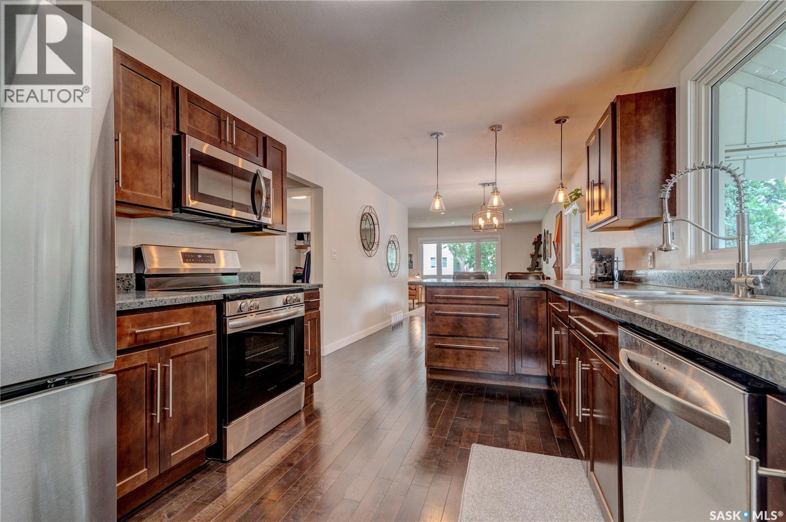 2476 Mcara Street, Regina, SK - Indoor Photo Showing Kitchen With Stainless Steel Kitchen With Upgraded Kitchen