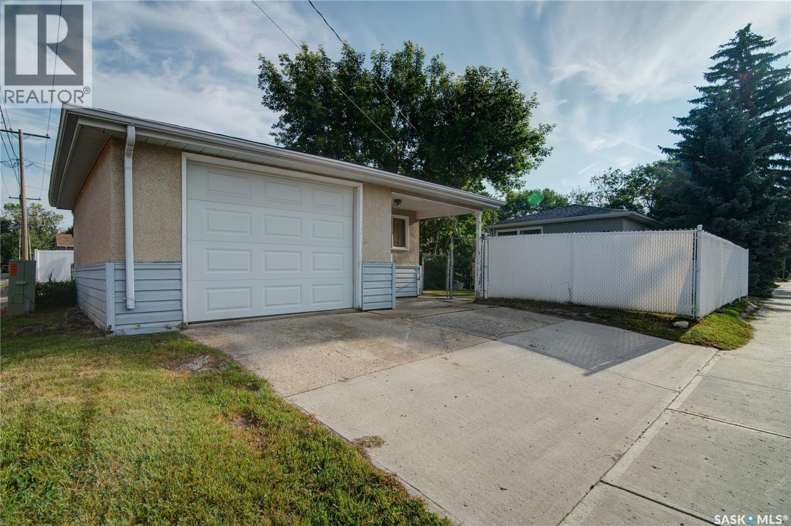 2476 Mcara Street, Regina, SK - Outdoor