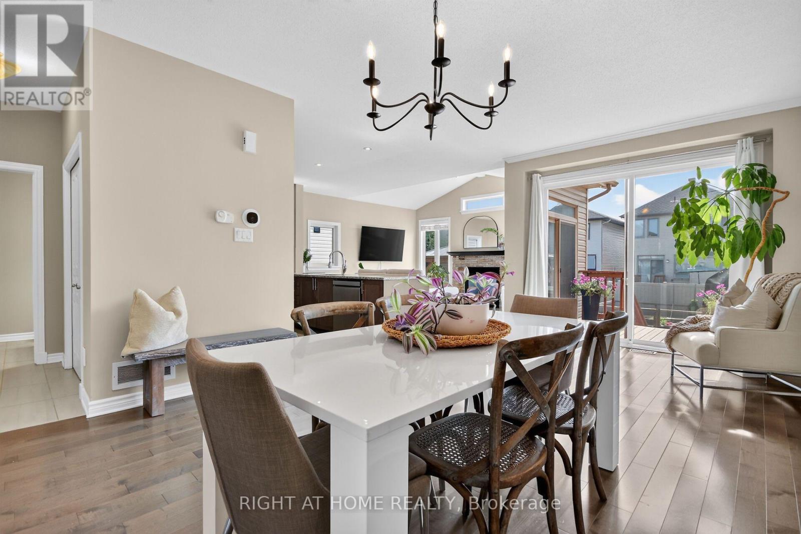 207 Mareth Way, Ottawa, ON - Indoor Photo Showing Dining Room