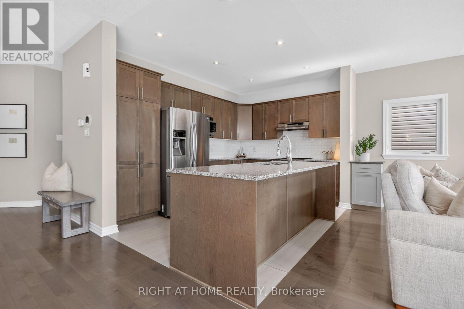 207 Mareth Way, Ottawa, ON - Indoor Photo Showing Kitchen
