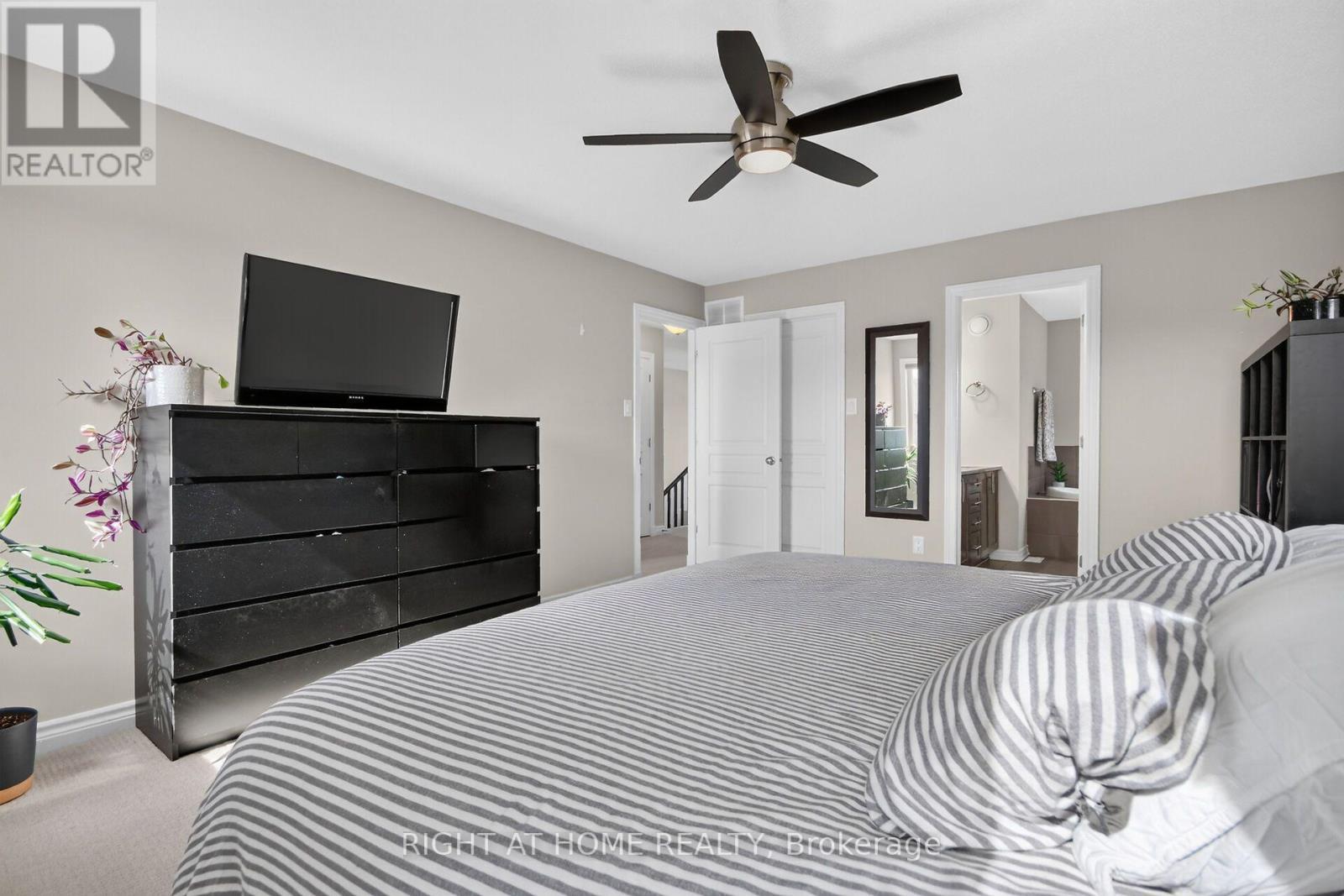 207 Mareth Way, Ottawa, ON - Indoor Photo Showing Bedroom
