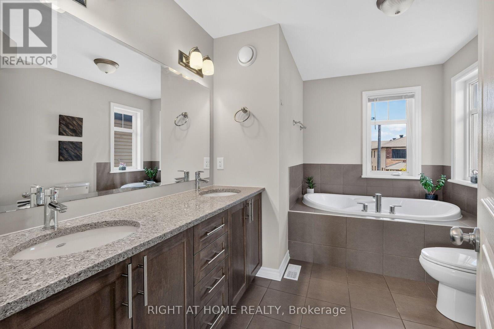 207 Mareth Way, Ottawa, ON - Indoor Photo Showing Bathroom