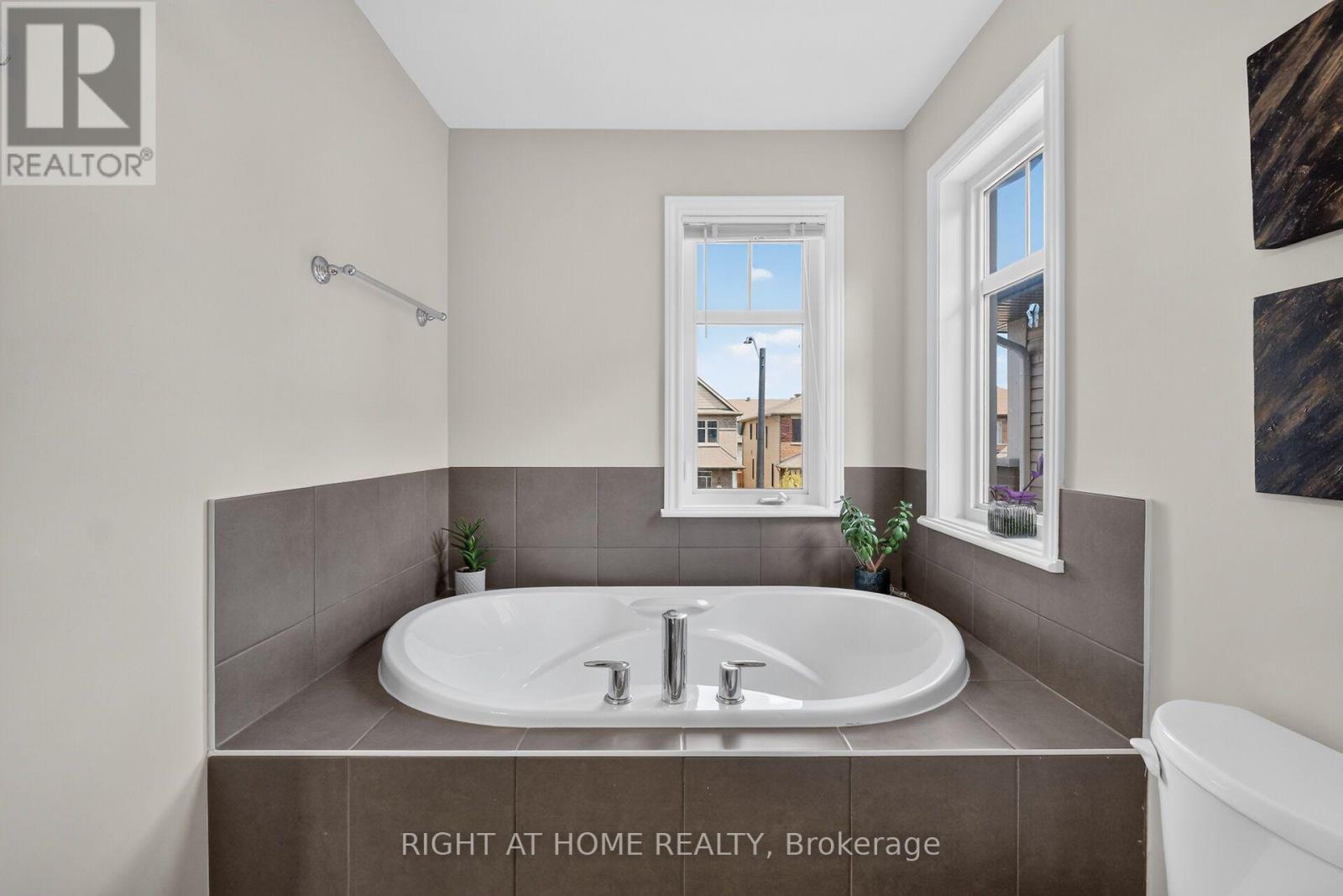 207 Mareth Way, Ottawa, ON - Indoor Photo Showing Bathroom