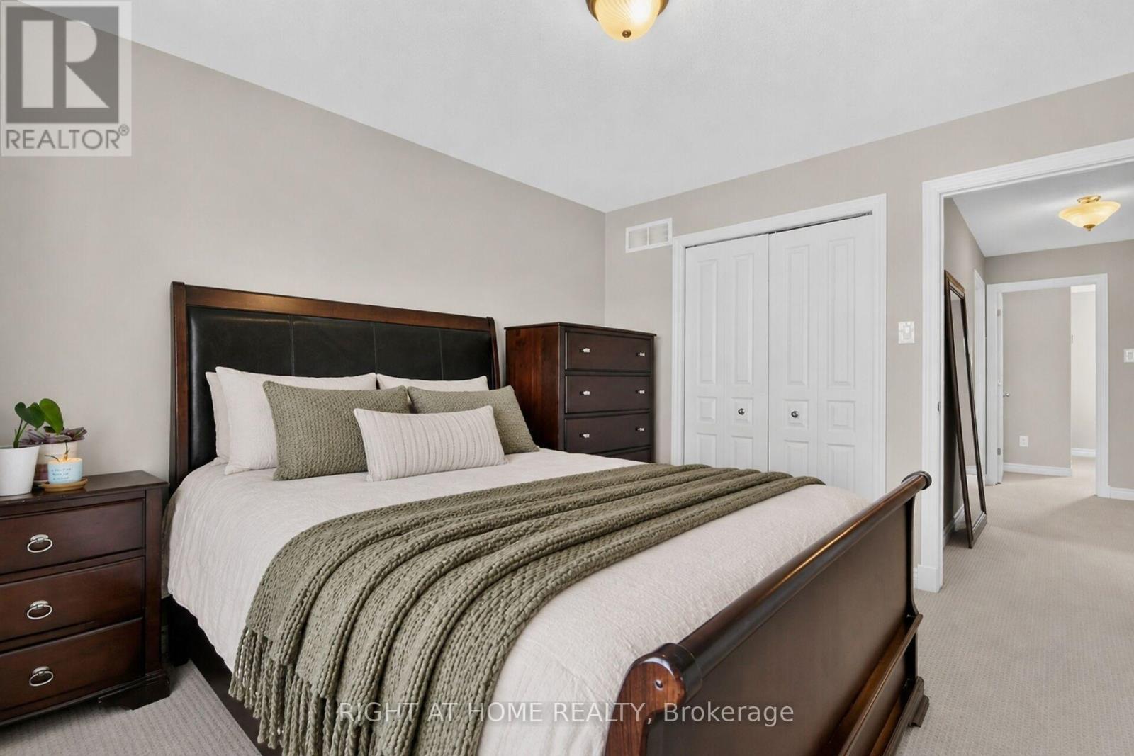 207 Mareth Way, Ottawa, ON - Indoor Photo Showing Bedroom