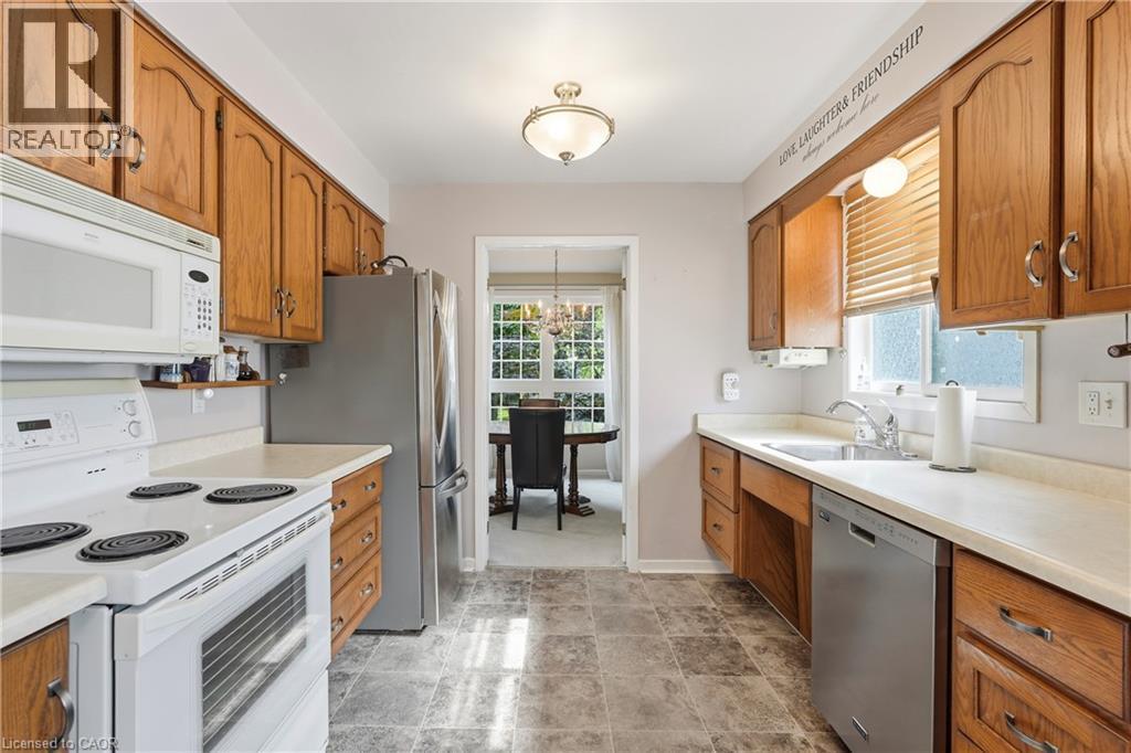 681 Empress Crescent, Burlington, ON - Indoor Photo Showing Kitchen