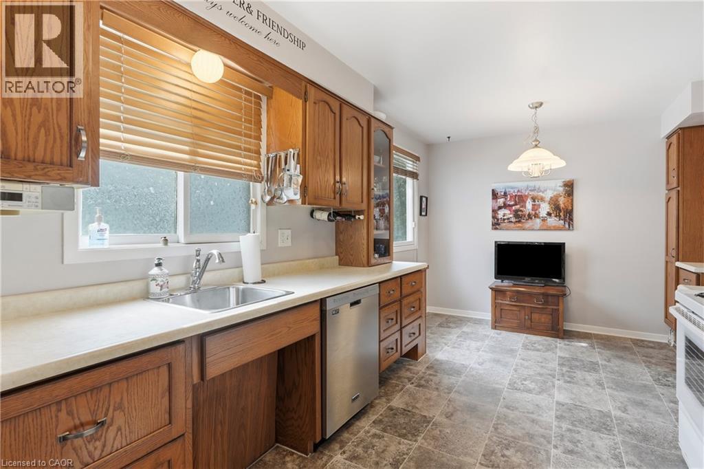681 Empress Crescent, Burlington, ON - Indoor Photo Showing Kitchen