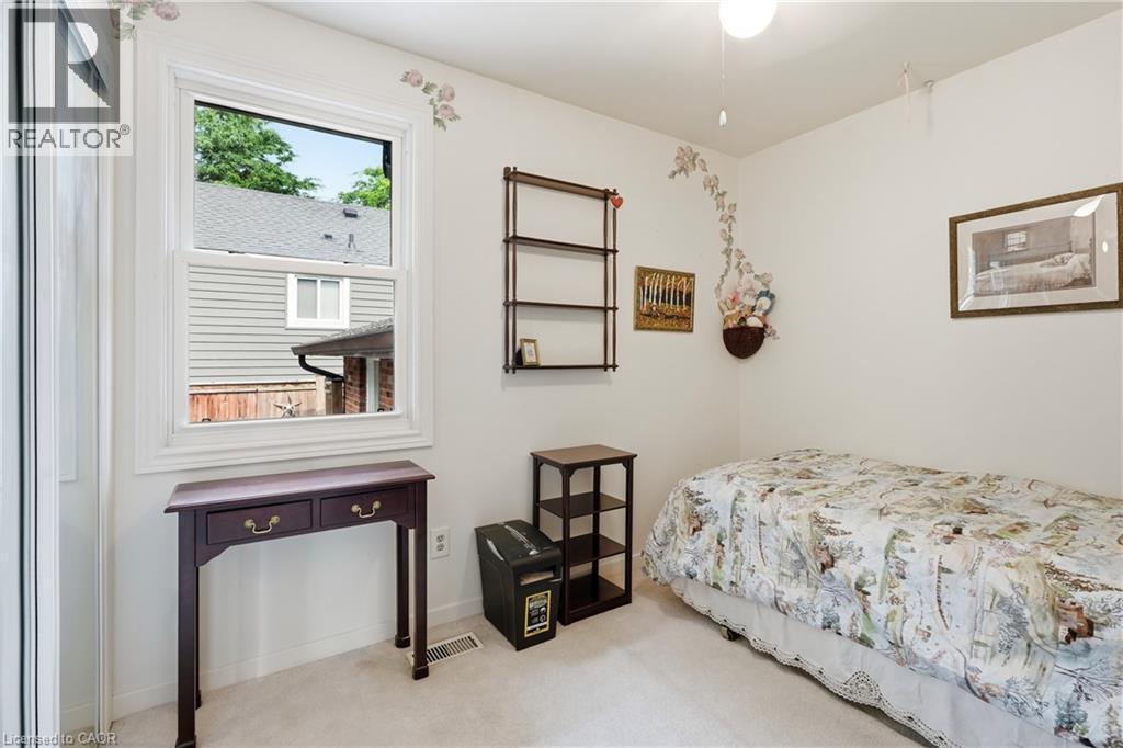 681 Empress Crescent, Burlington, ON - Indoor Photo Showing Bedroom