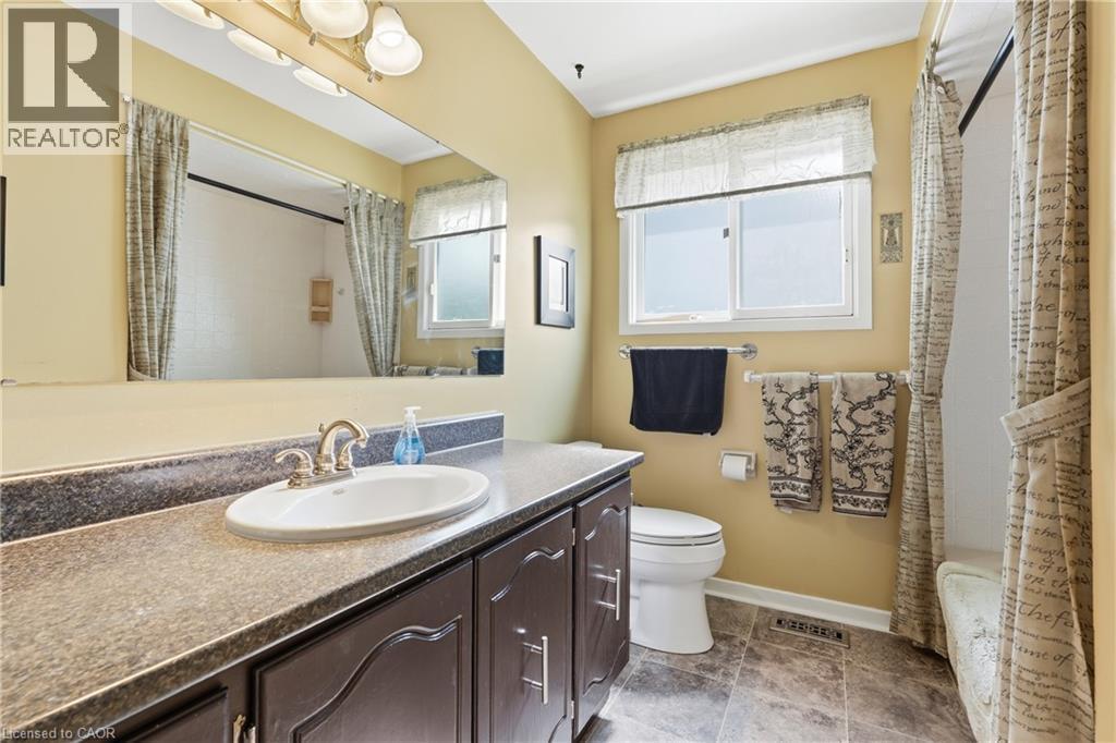 681 Empress Crescent, Burlington, ON - Indoor Photo Showing Bathroom