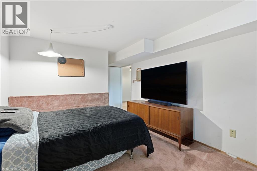 681 Empress Crescent, Burlington, ON - Indoor Photo Showing Bedroom