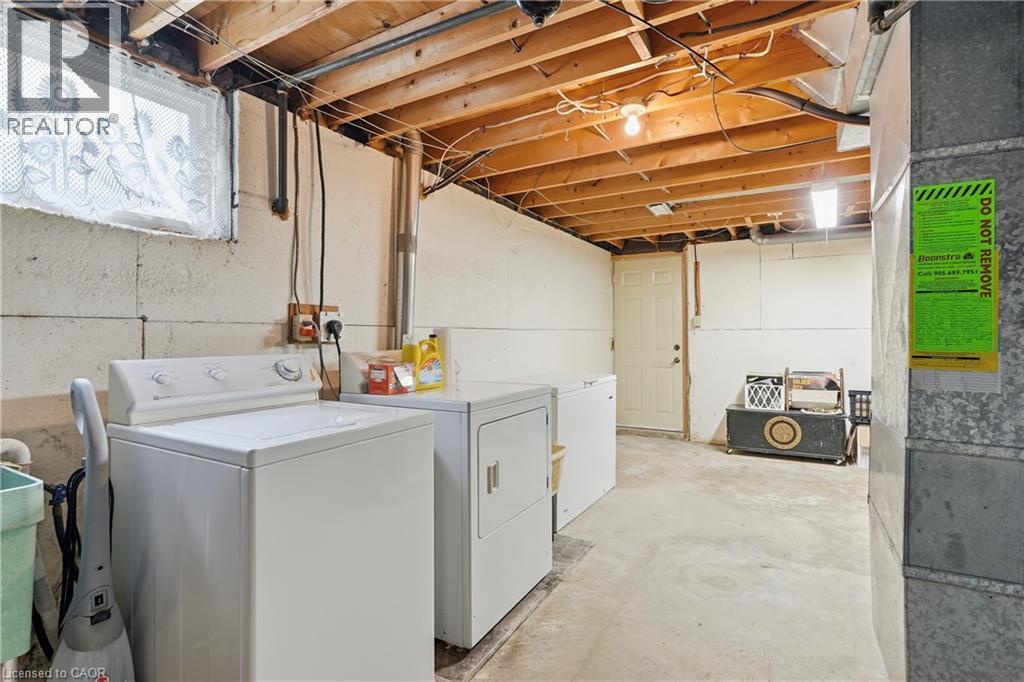 681 Empress Crescent, Burlington, ON - Indoor Photo Showing Laundry Room