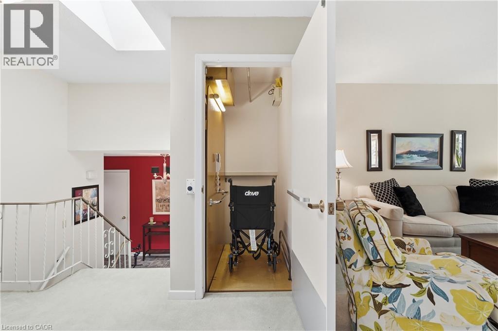 681 Empress Crescent, Burlington, ON - Indoor Photo Showing Other Room