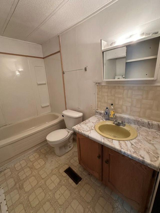 733 Cardinal, Summerside, PE - Indoor Photo Showing Bathroom