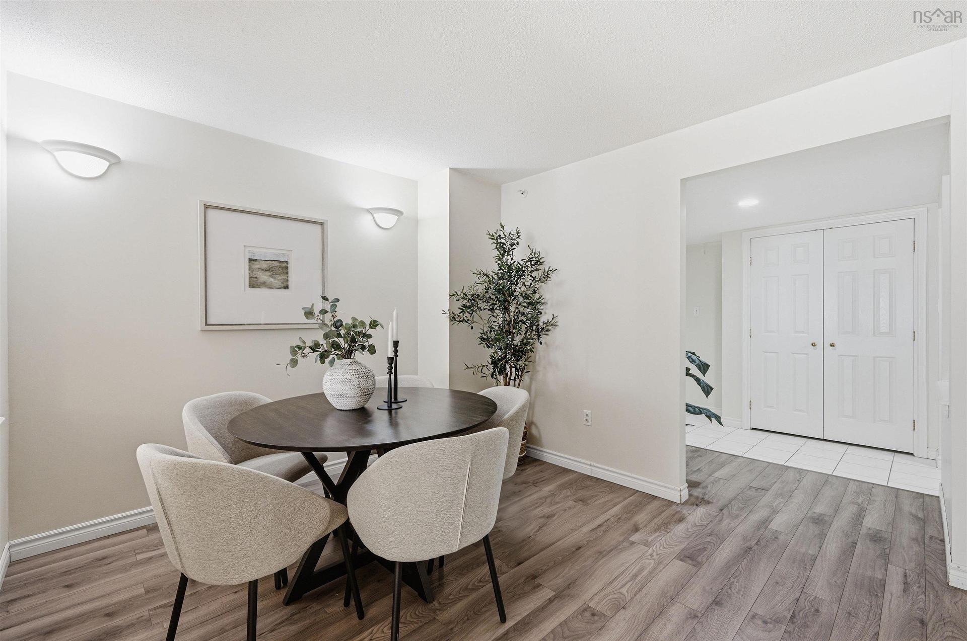 210 1041 Wellington Street, Halifax, NS - Indoor Photo Showing Dining Room