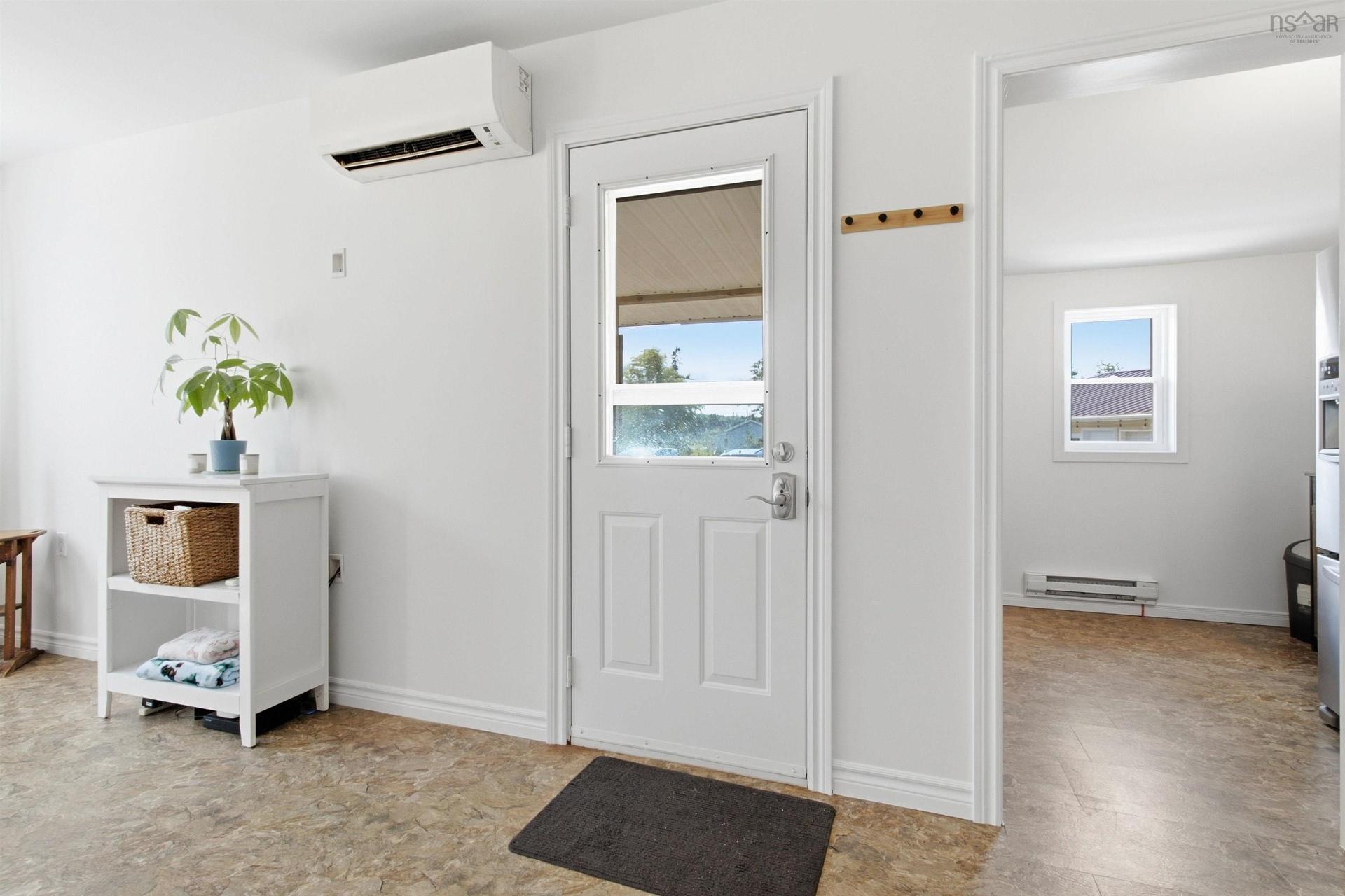1096 Highway 2, Hilden, NS - Indoor Photo Showing Other Room