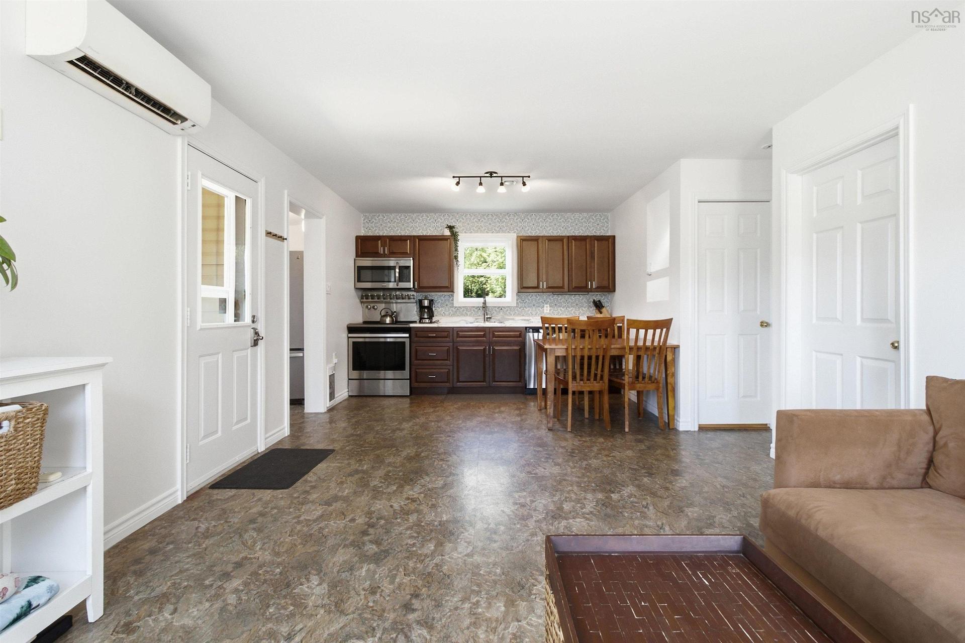 1096 Highway 2, Hilden, NS - Indoor