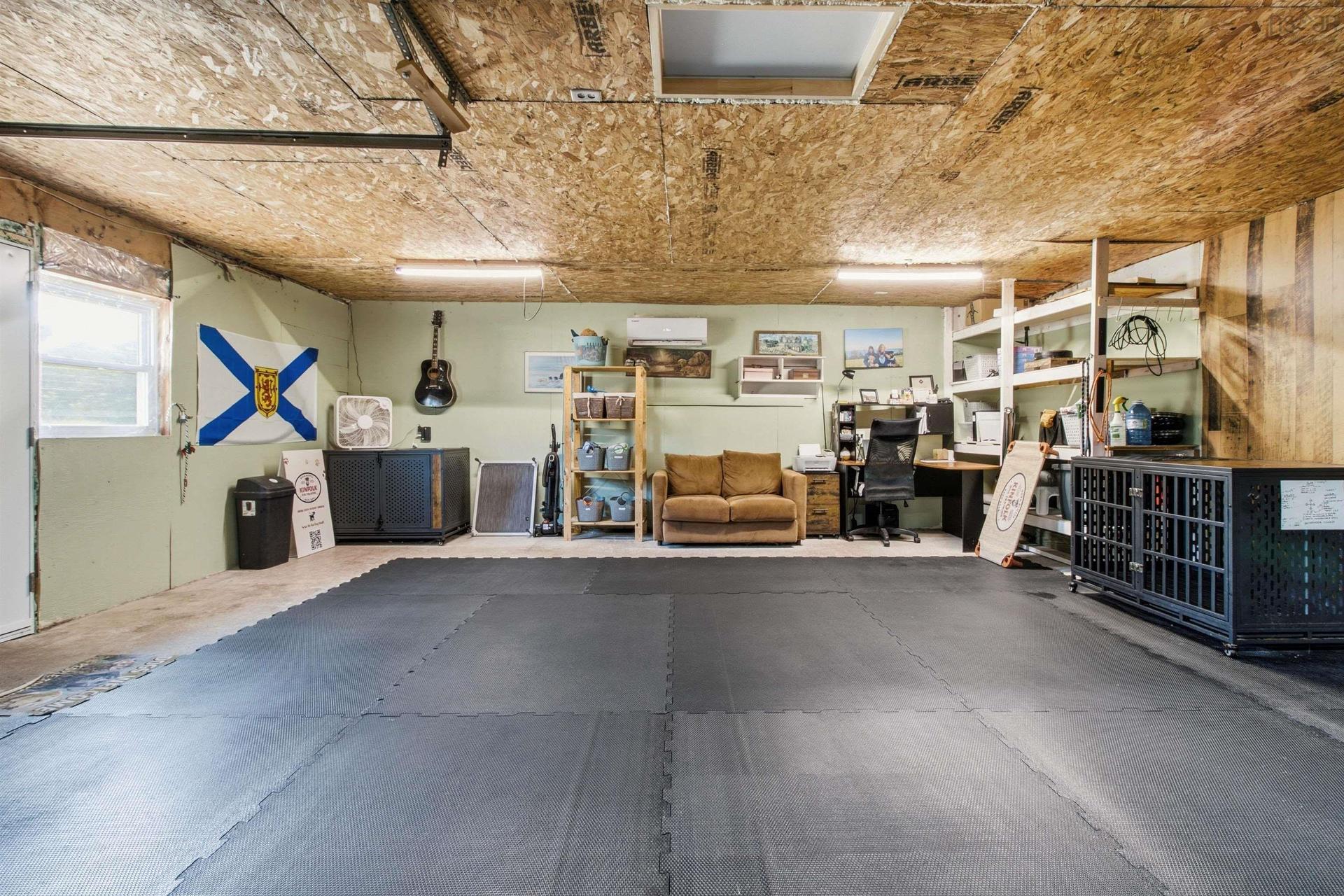 1096 Highway 2, Hilden, NS - Indoor Photo Showing Garage