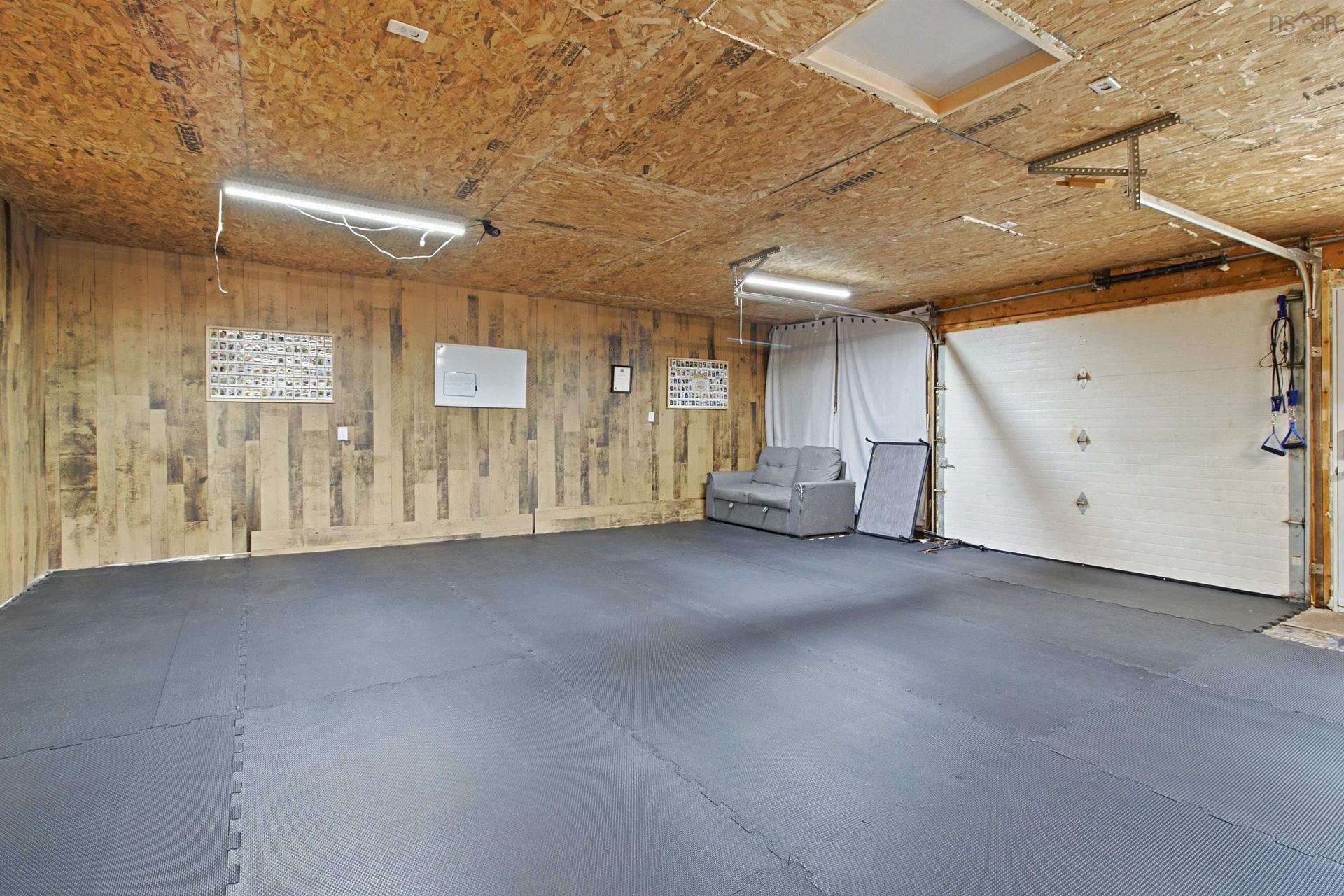 1096 Highway 2, Hilden, NS - Indoor Photo Showing Garage