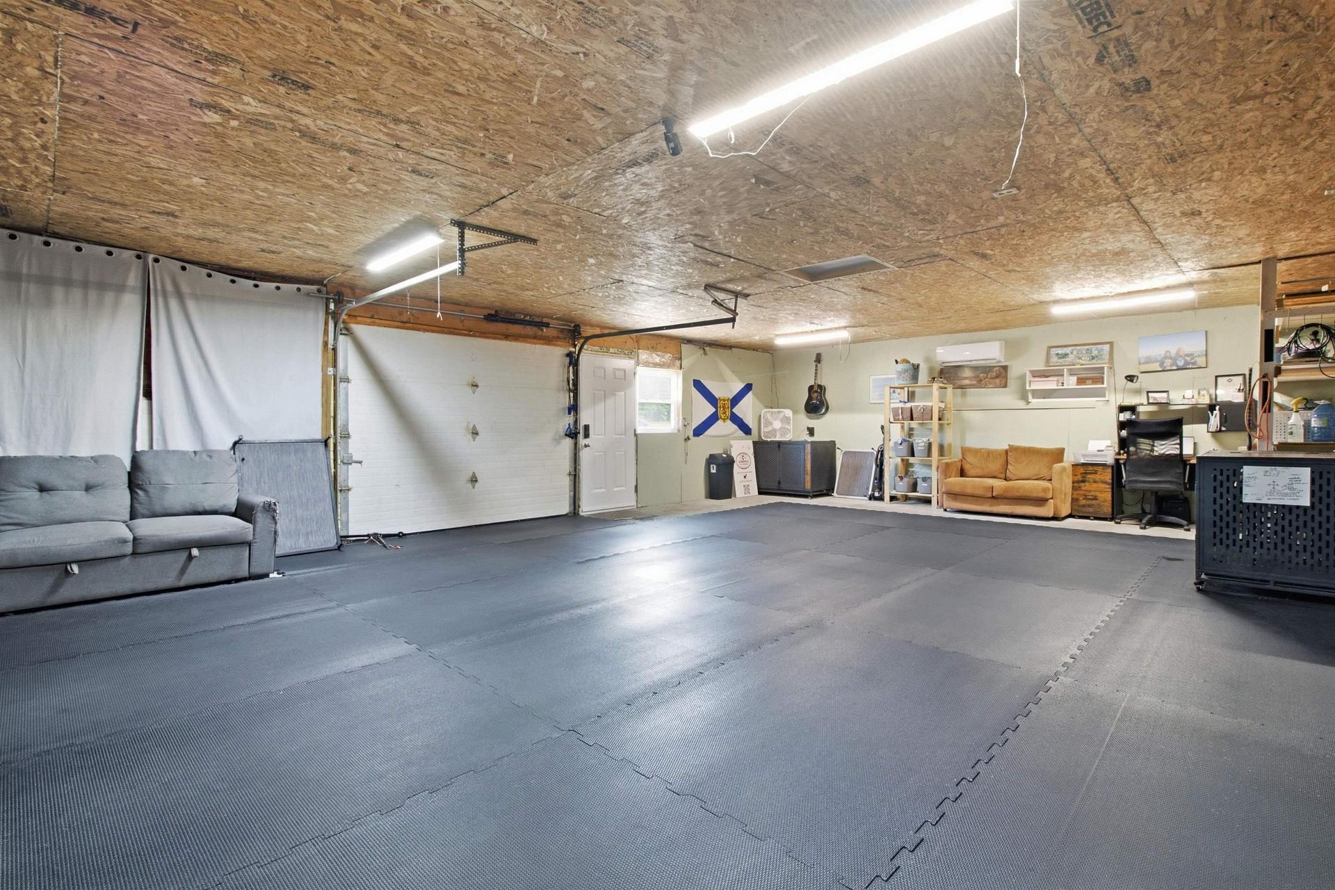 1096 Highway 2, Hilden, NS - Indoor Photo Showing Garage