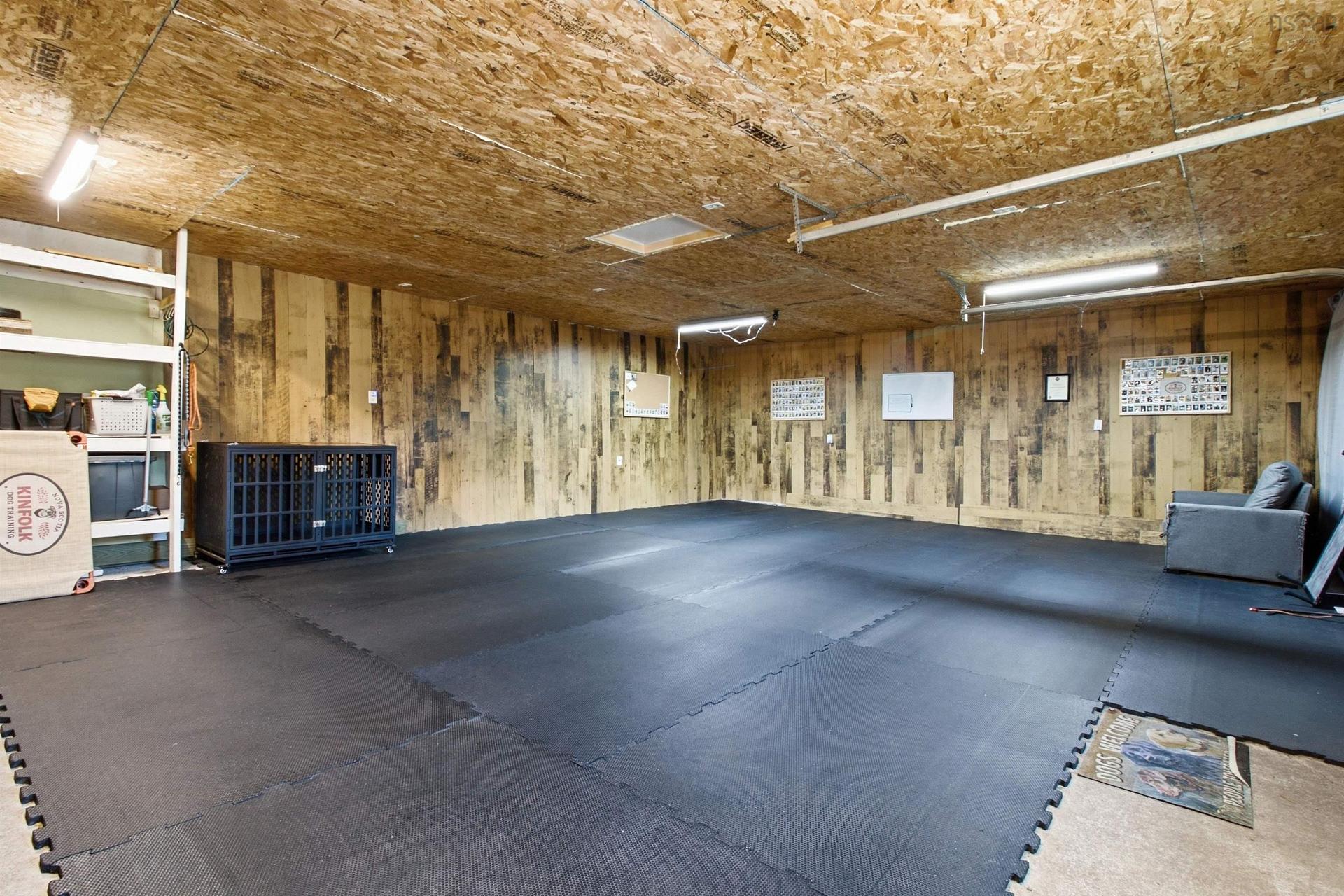 1096 Highway 2, Hilden, NS - Indoor Photo Showing Garage