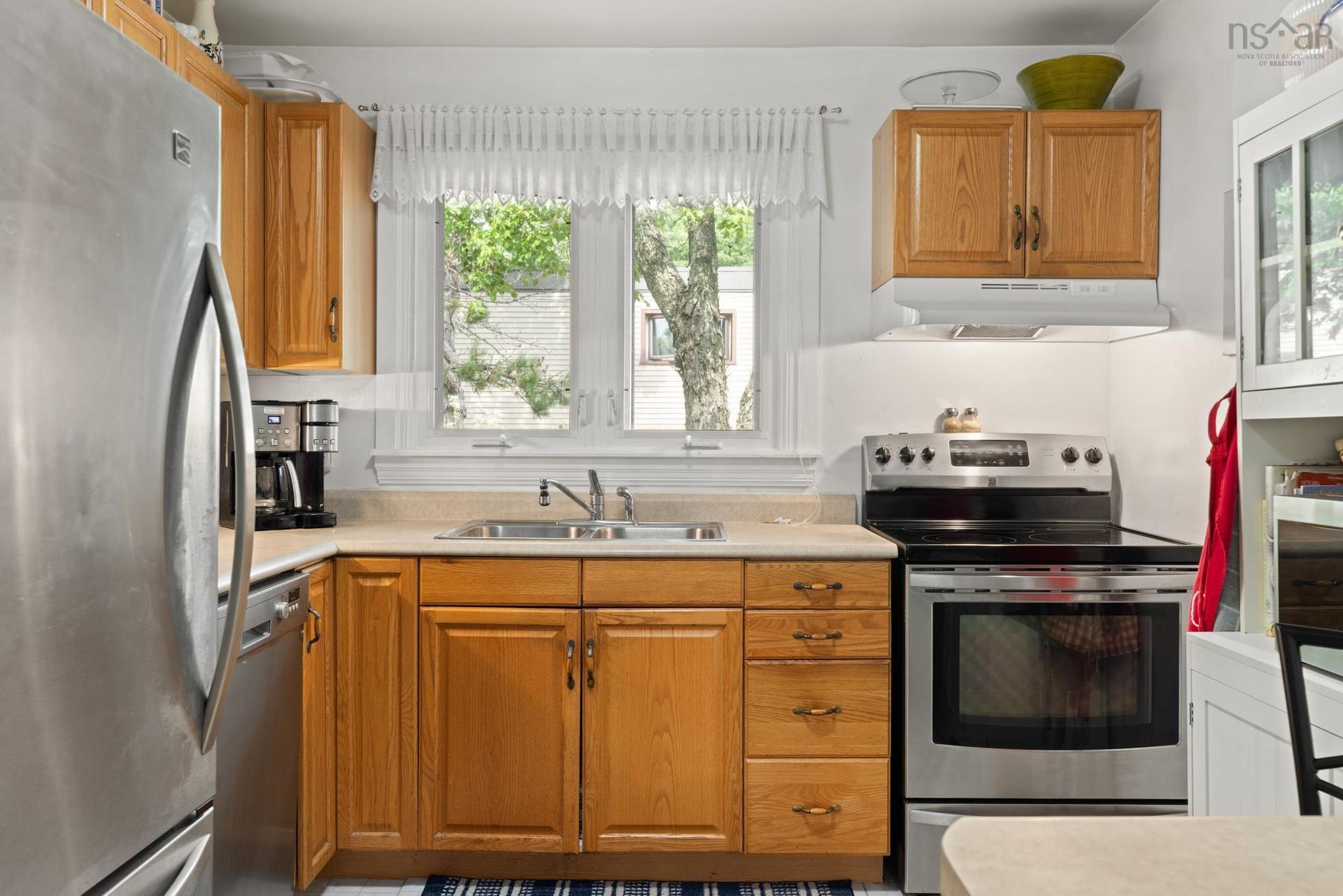 98 Forestside Crescent, Halifax, NS - Indoor Photo Showing Kitchen With Double Sink