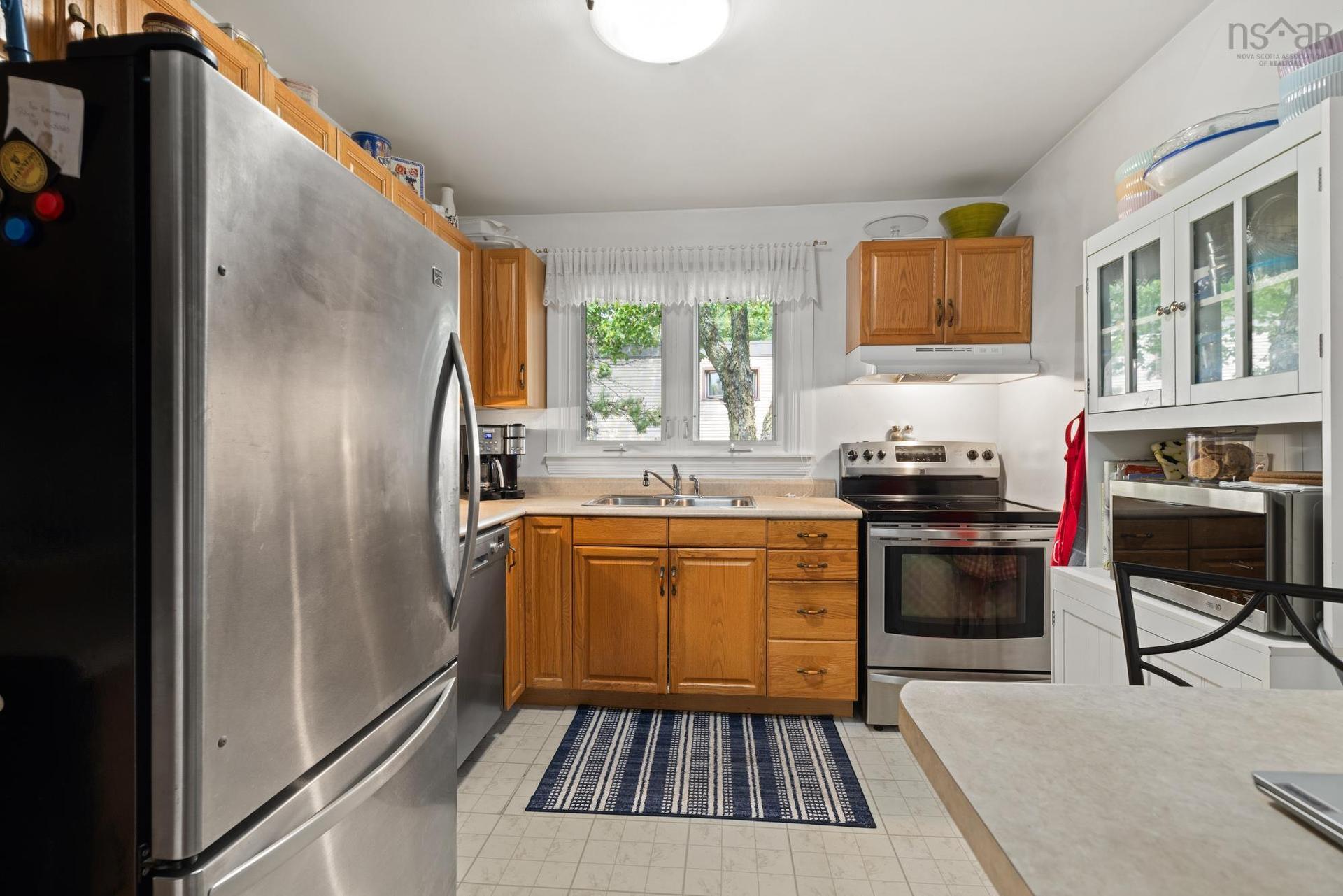 98 Forestside Crescent, Halifax, NS - Indoor Photo Showing Kitchen With Double Sink