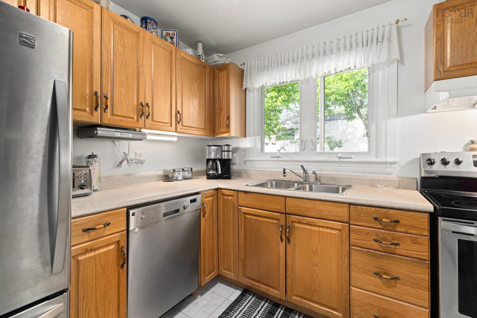 98 Forestside Crescent, Halifax, NS - Indoor Photo Showing Kitchen With Double Sink