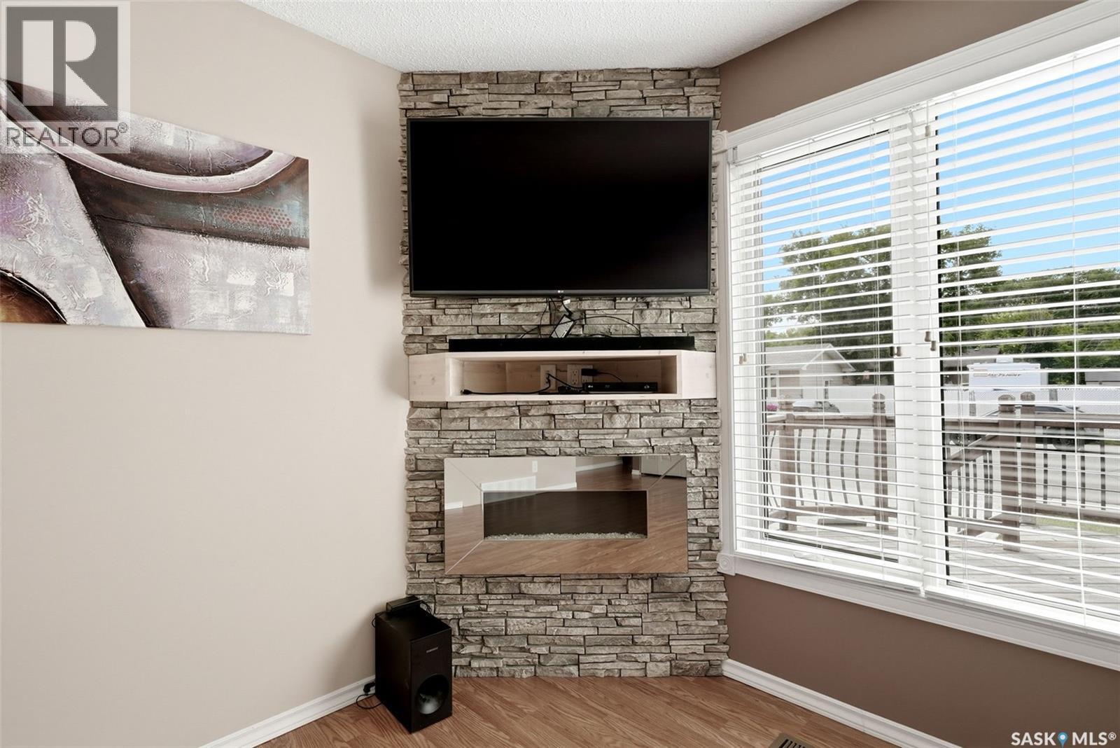 2518 7Th Avenue E, Regina, SK - Indoor With Fireplace