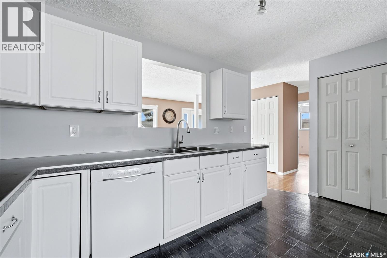 2518 7Th Avenue E, Regina, SK - Indoor Photo Showing Kitchen With Double Sink