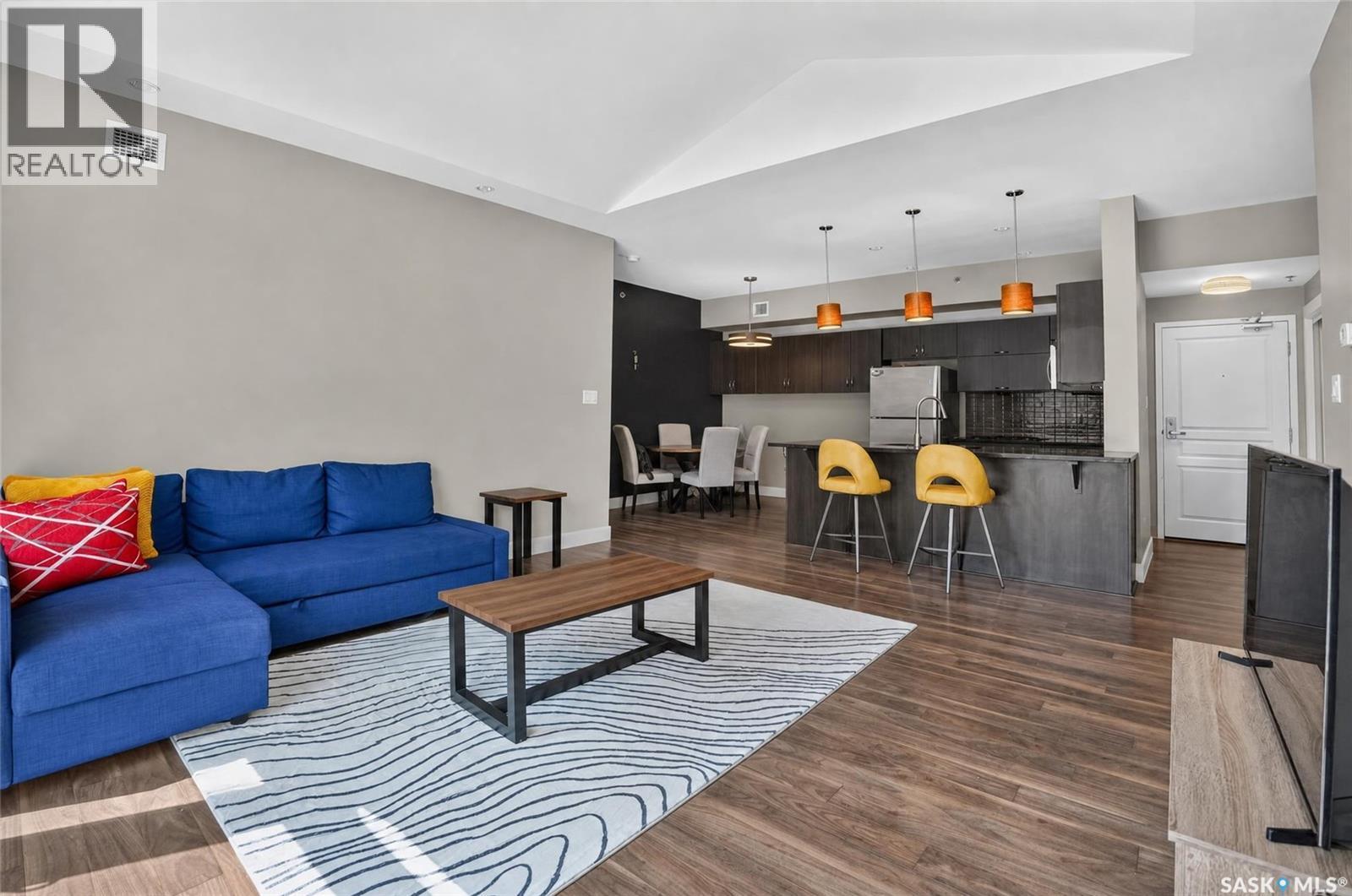 302 721 8Th Street E, Saskatoon, SK - Indoor Photo Showing Living Room