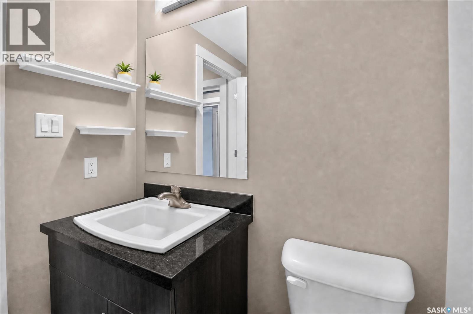 302 721 8Th Street E, Saskatoon, SK - Indoor Photo Showing Bathroom