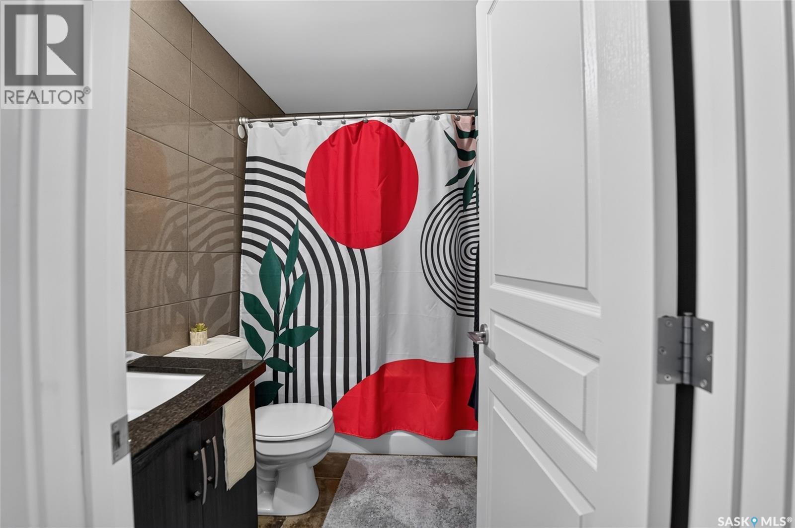 302 721 8Th Street E, Saskatoon, SK - Indoor Photo Showing Bathroom