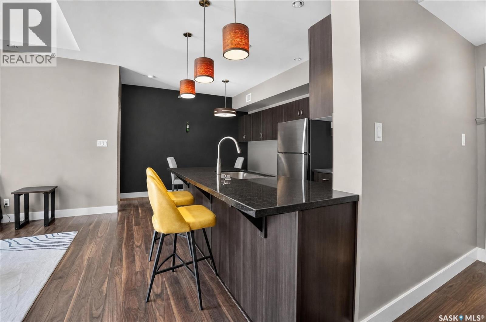 302 721 8Th Street E, Saskatoon, SK - Indoor