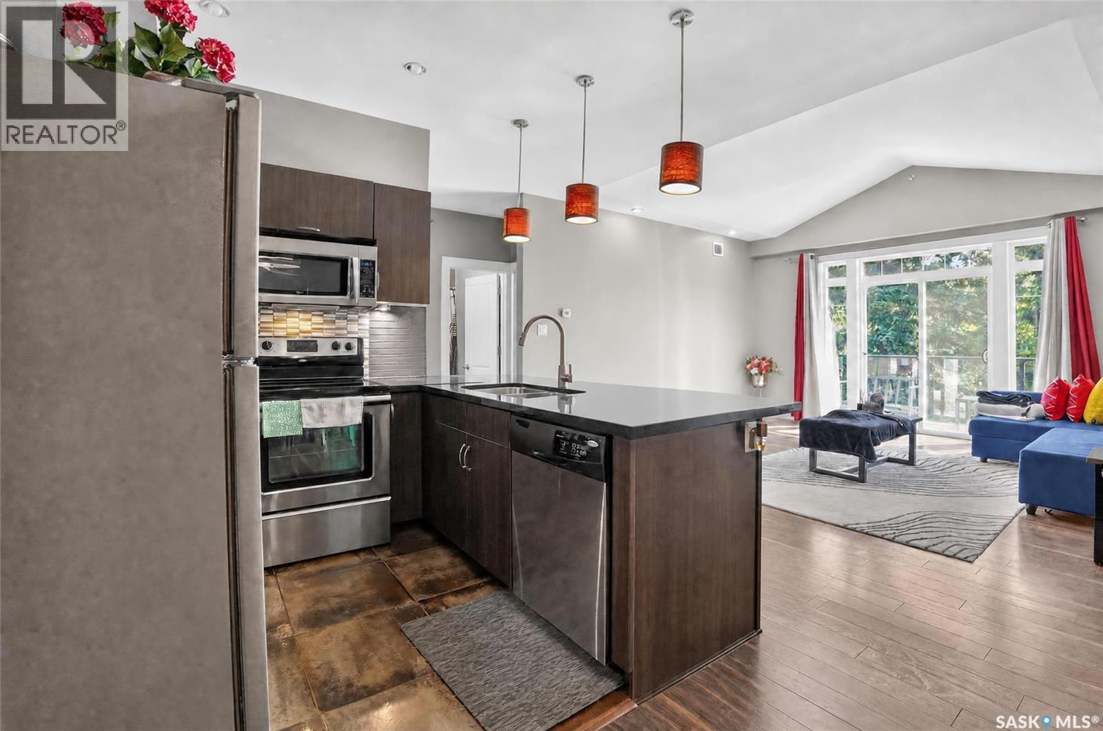 302 721 8Th Street E, Saskatoon, SK - Indoor Photo Showing Kitchen With Upgraded Kitchen