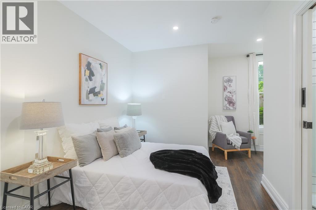 46 Murray Street E, Hamilton, ON - Indoor Photo Showing Bedroom