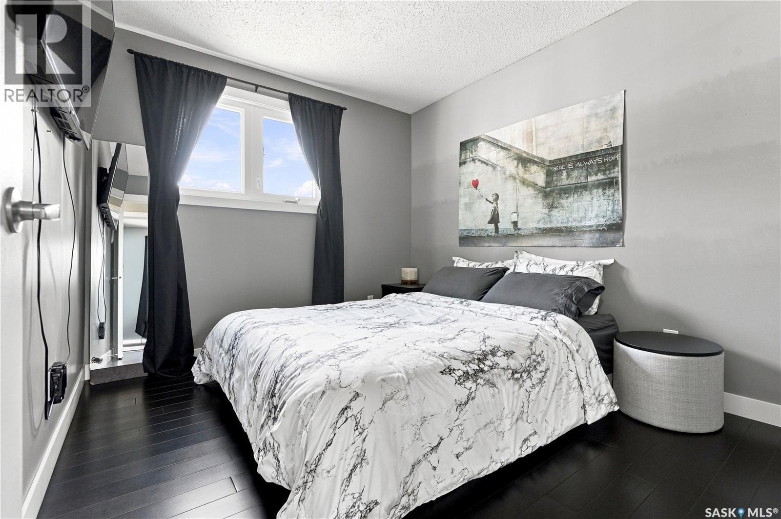 105 Grant Street, Saskatoon, SK - Indoor Photo Showing Bedroom