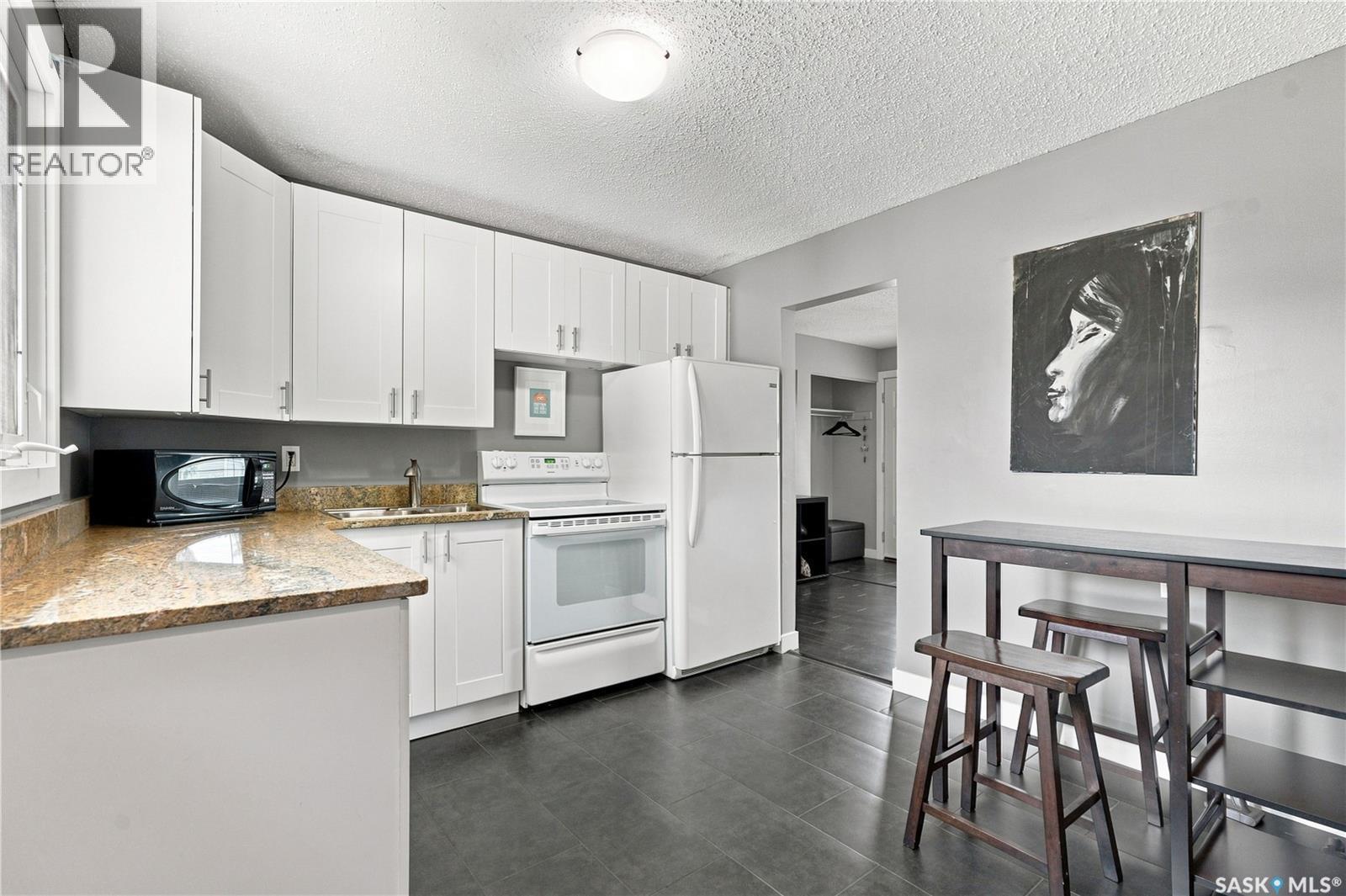105 Grant Street, Saskatoon, SK - Indoor Photo Showing Kitchen