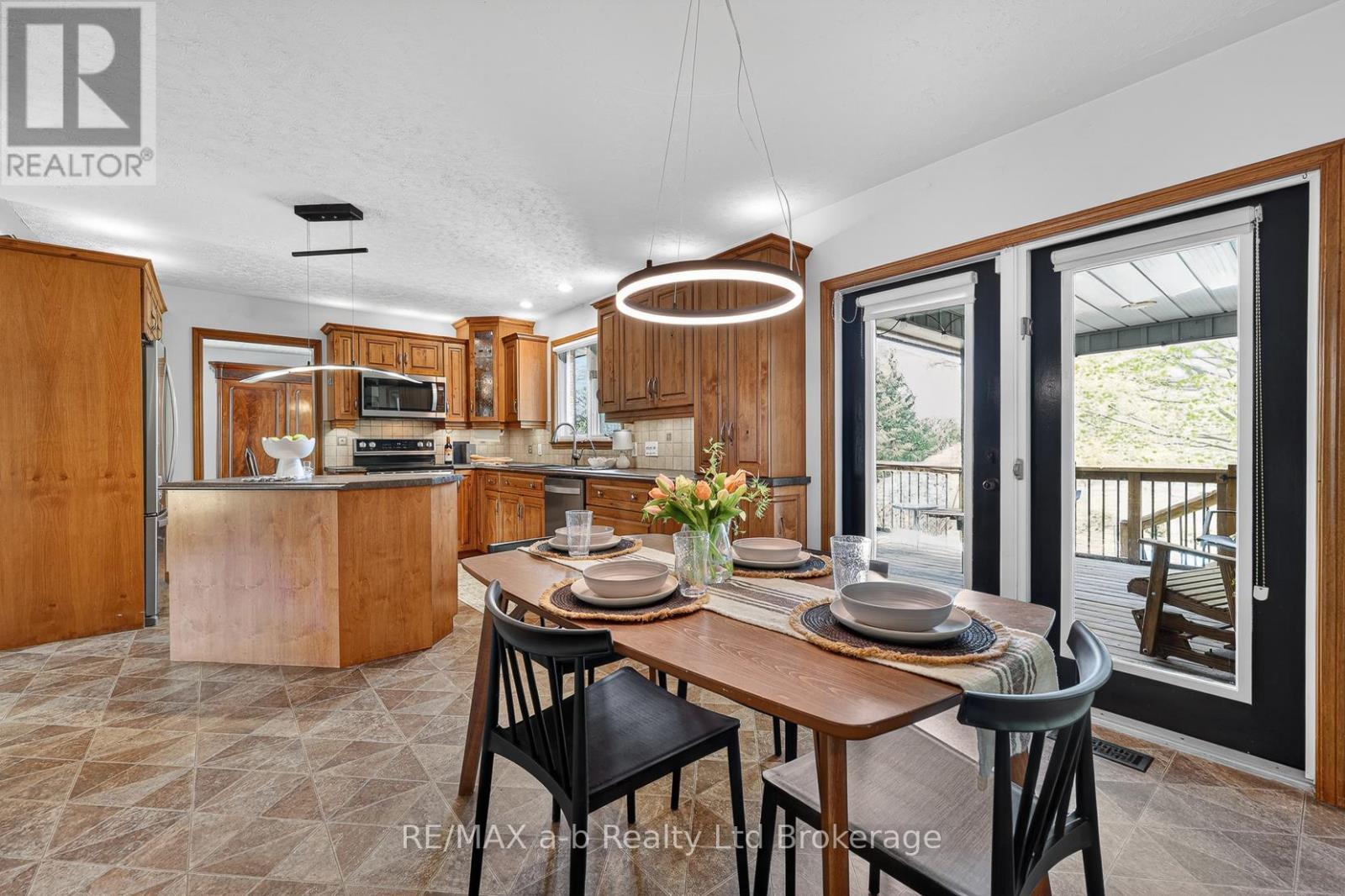 403745 Union Road, Ingersoll (Ingersoll - South), ON - Indoor Photo Showing Dining Room