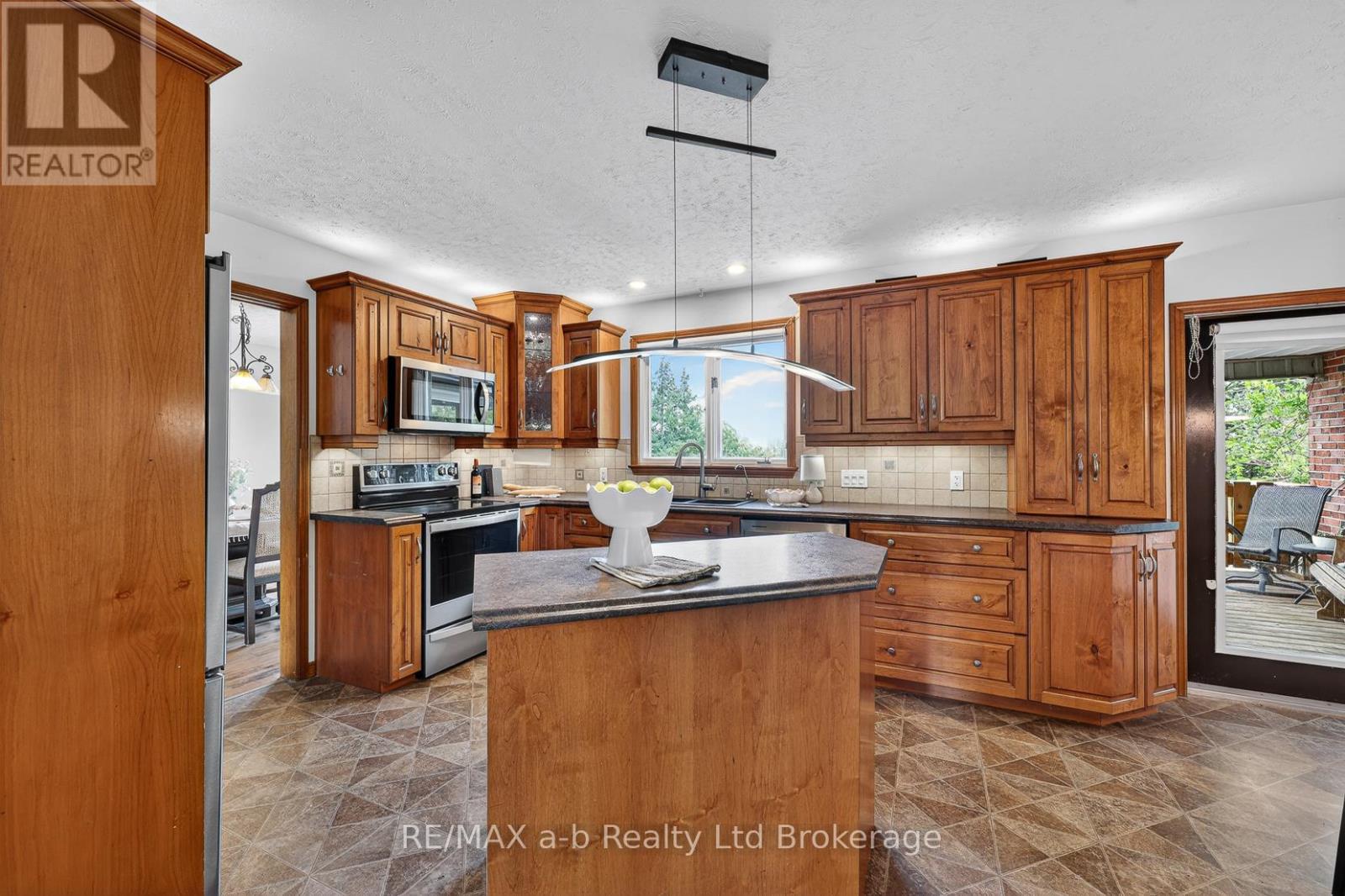 403745 Union Road, Ingersoll (Ingersoll - South), ON - Indoor Photo Showing Kitchen