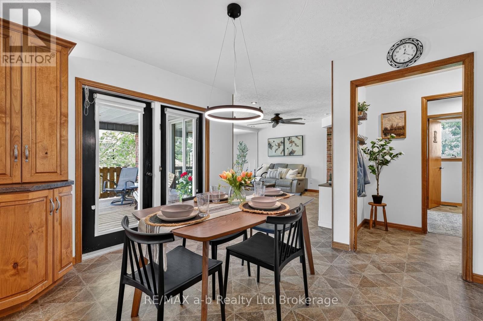 403745 Union Road, Ingersoll (Ingersoll - South), ON - Indoor Photo Showing Dining Room
