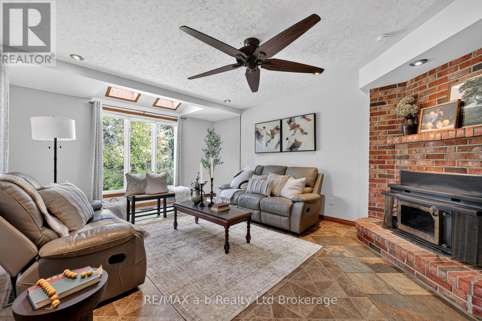 403745 Union Road, Ingersoll (Ingersoll - South), ON - Indoor Photo Showing Living Room With Fireplace