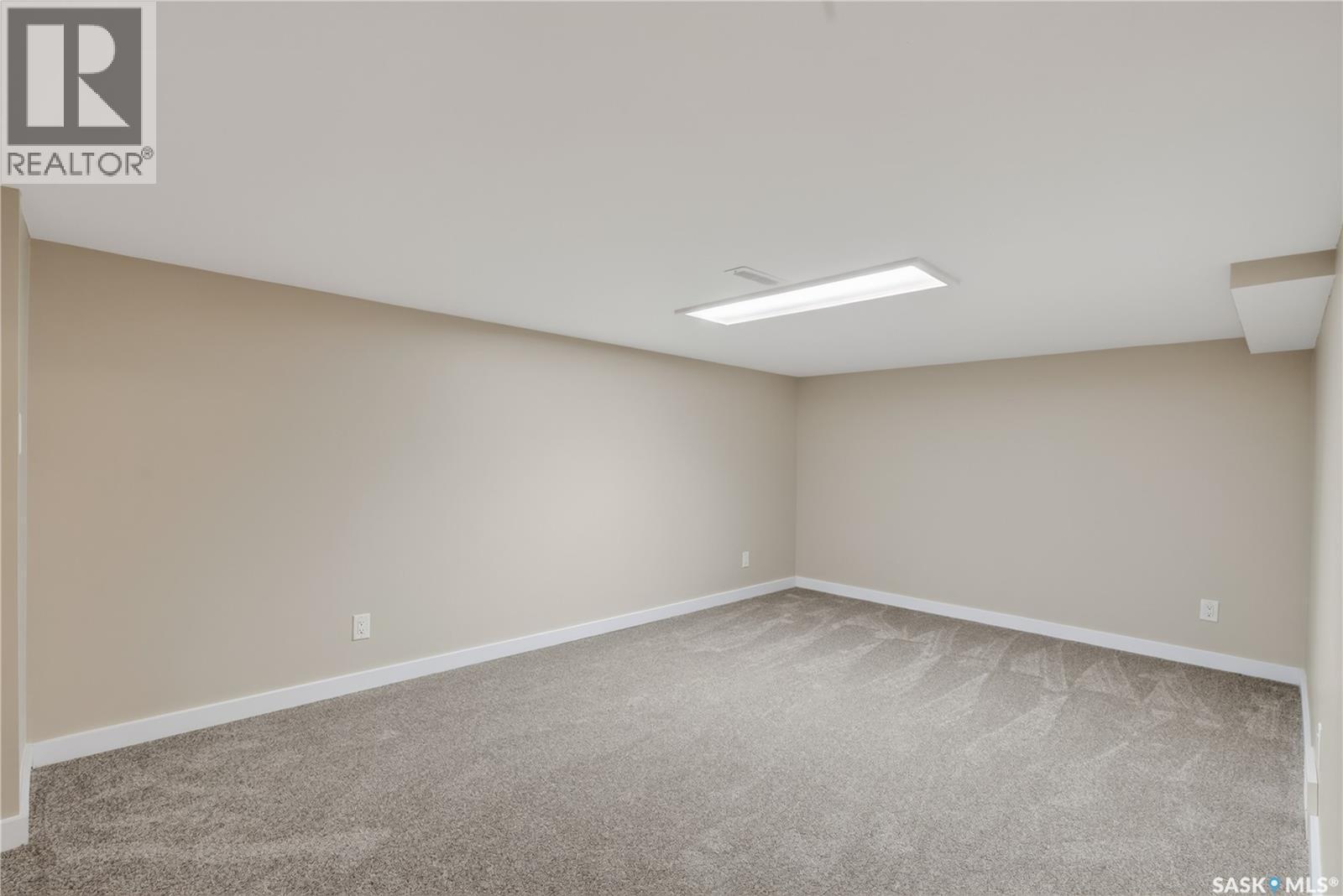 309 7Th Avenue, Humboldt, SK - Indoor