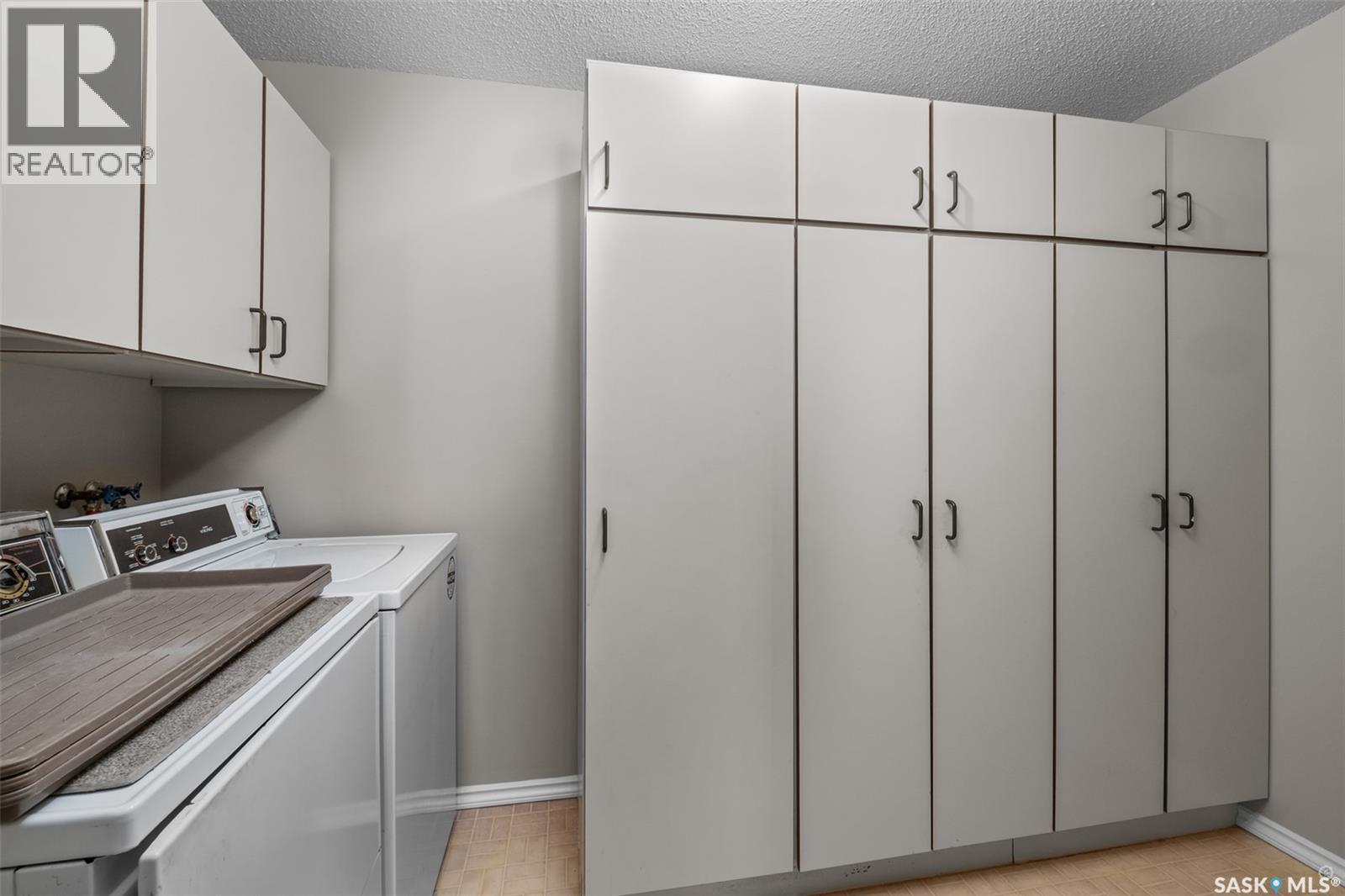 105 66 19Th Street W, Prince Albert, SK - Indoor Photo Showing Laundry Room