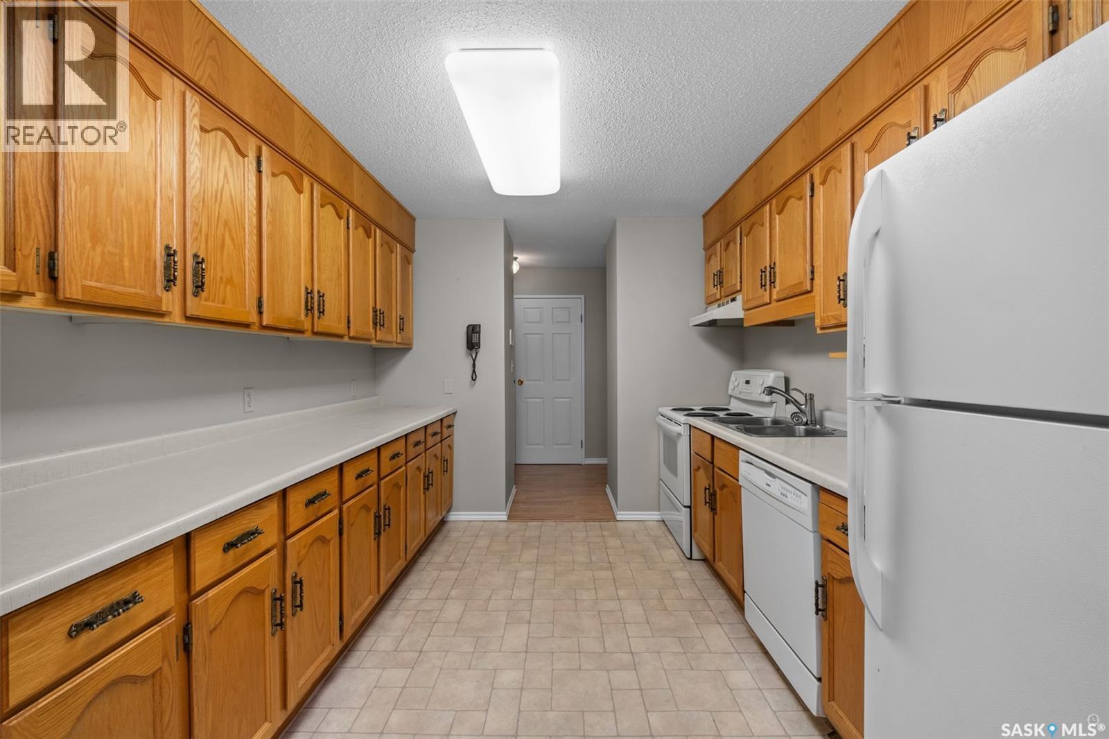 105 66 19Th Street W, Prince Albert, SK - Indoor Photo Showing Kitchen With Double Sink