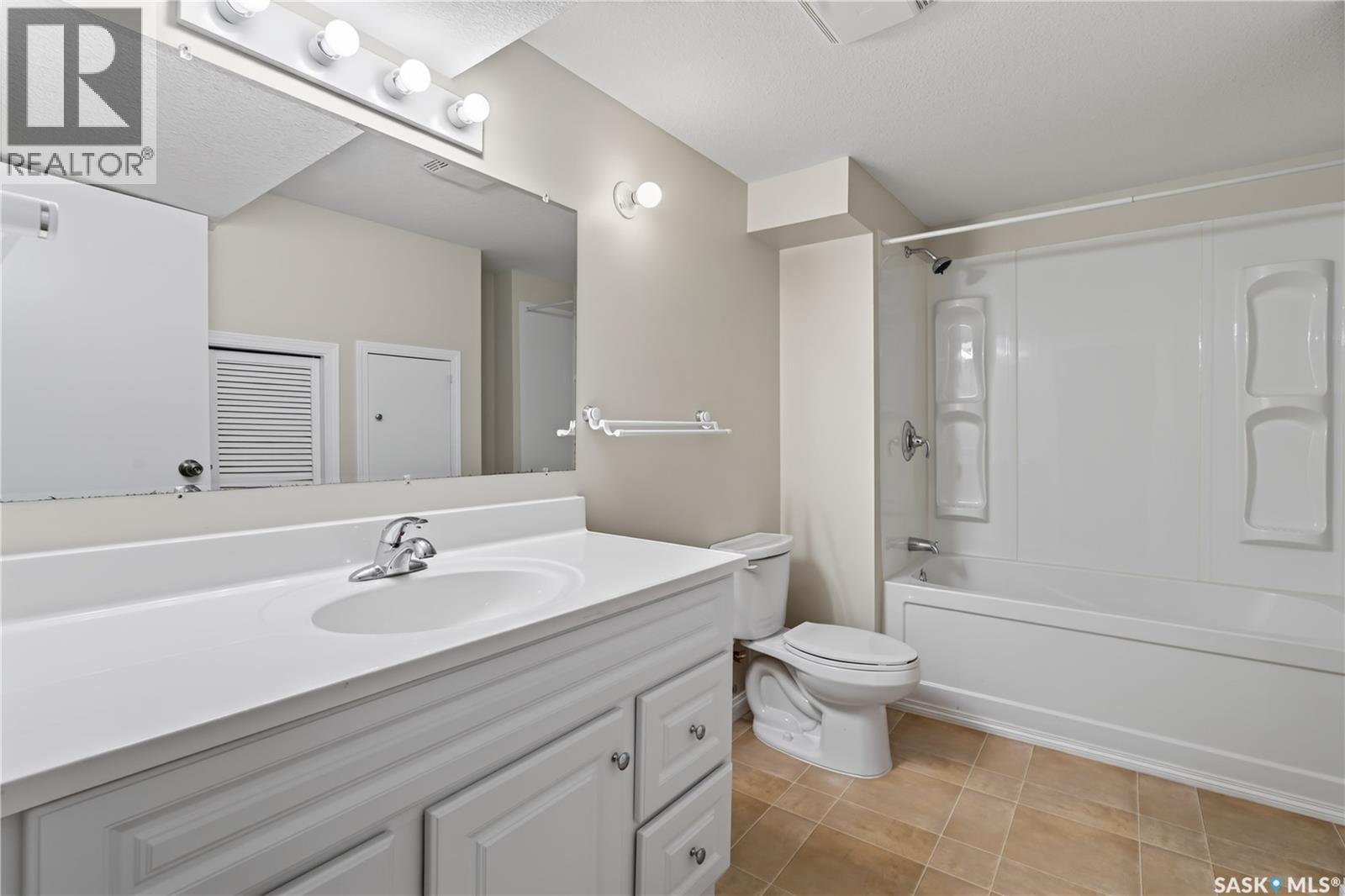 214 Fisher Crescent, Saskatoon, SK - Indoor Photo Showing Bathroom