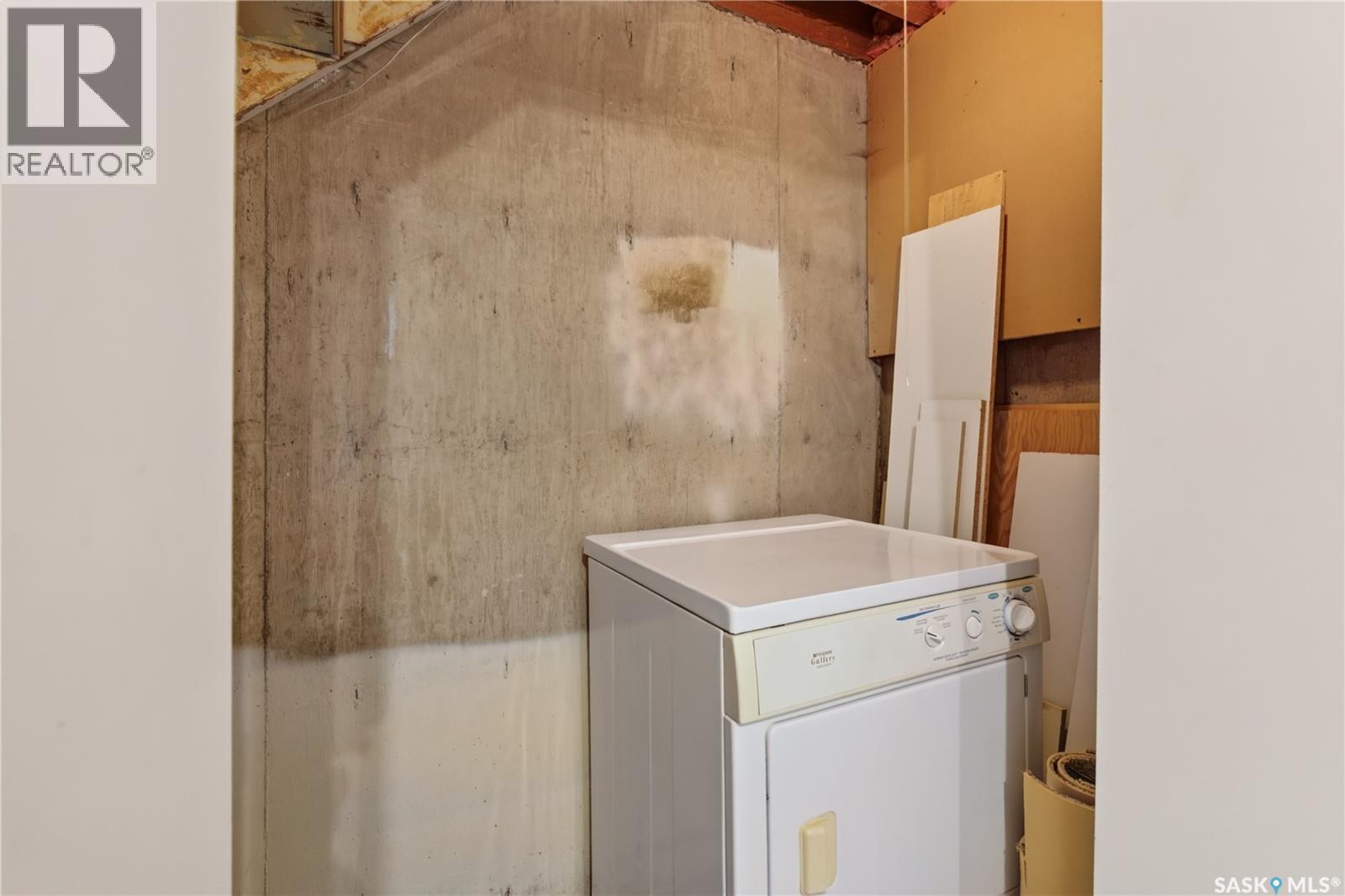 214 Fisher Crescent, Saskatoon, SK - Indoor Photo Showing Laundry Room