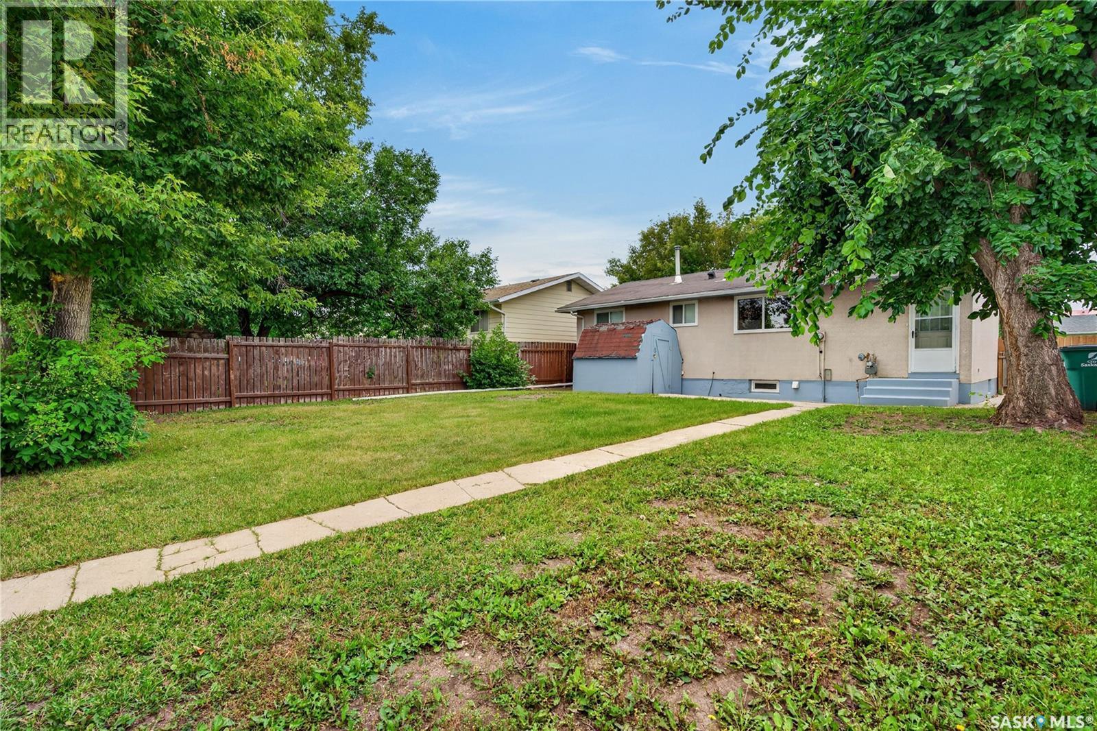 214 Fisher Crescent, Saskatoon, SK - Outdoor