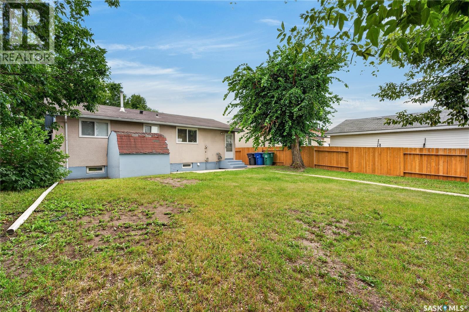 214 Fisher Crescent, Saskatoon, SK - Outdoor