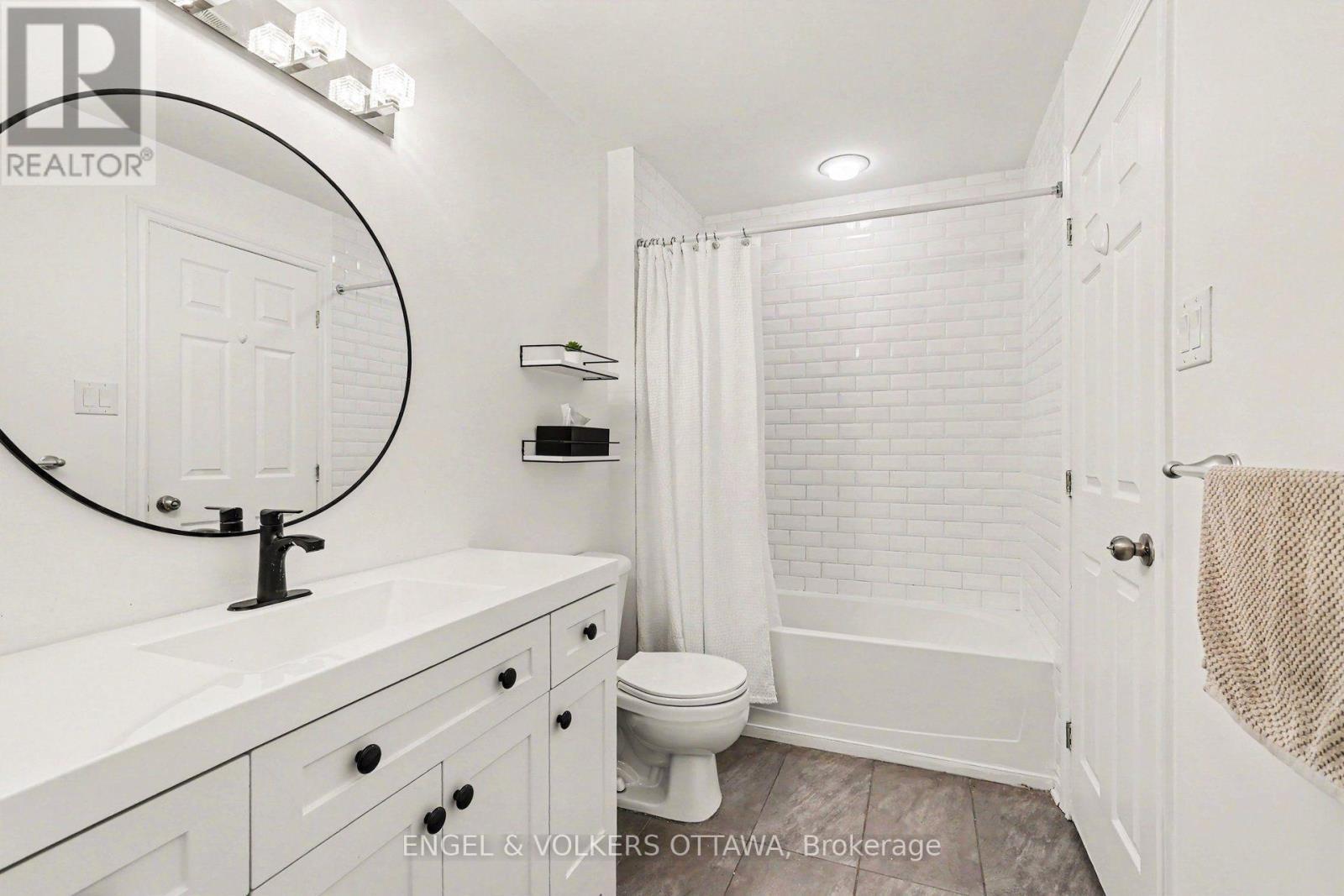 53 Hawkstone Gate, Ottawa, ON - Indoor Photo Showing Bathroom