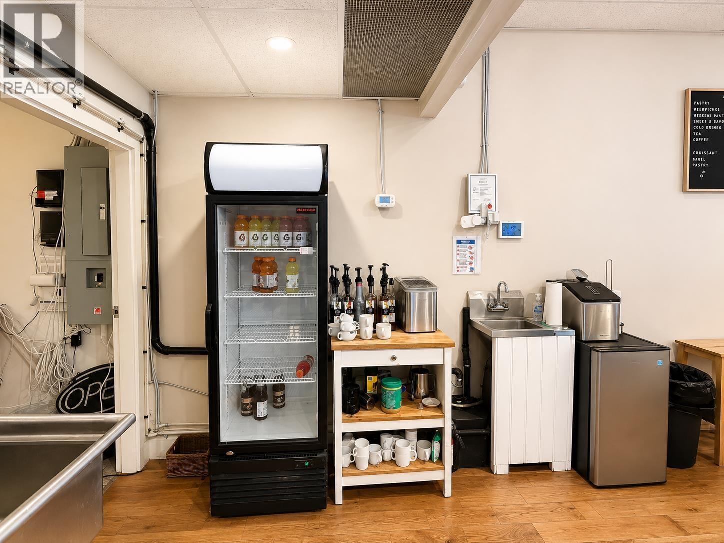 3341 W Broadway, Vancouver, BC