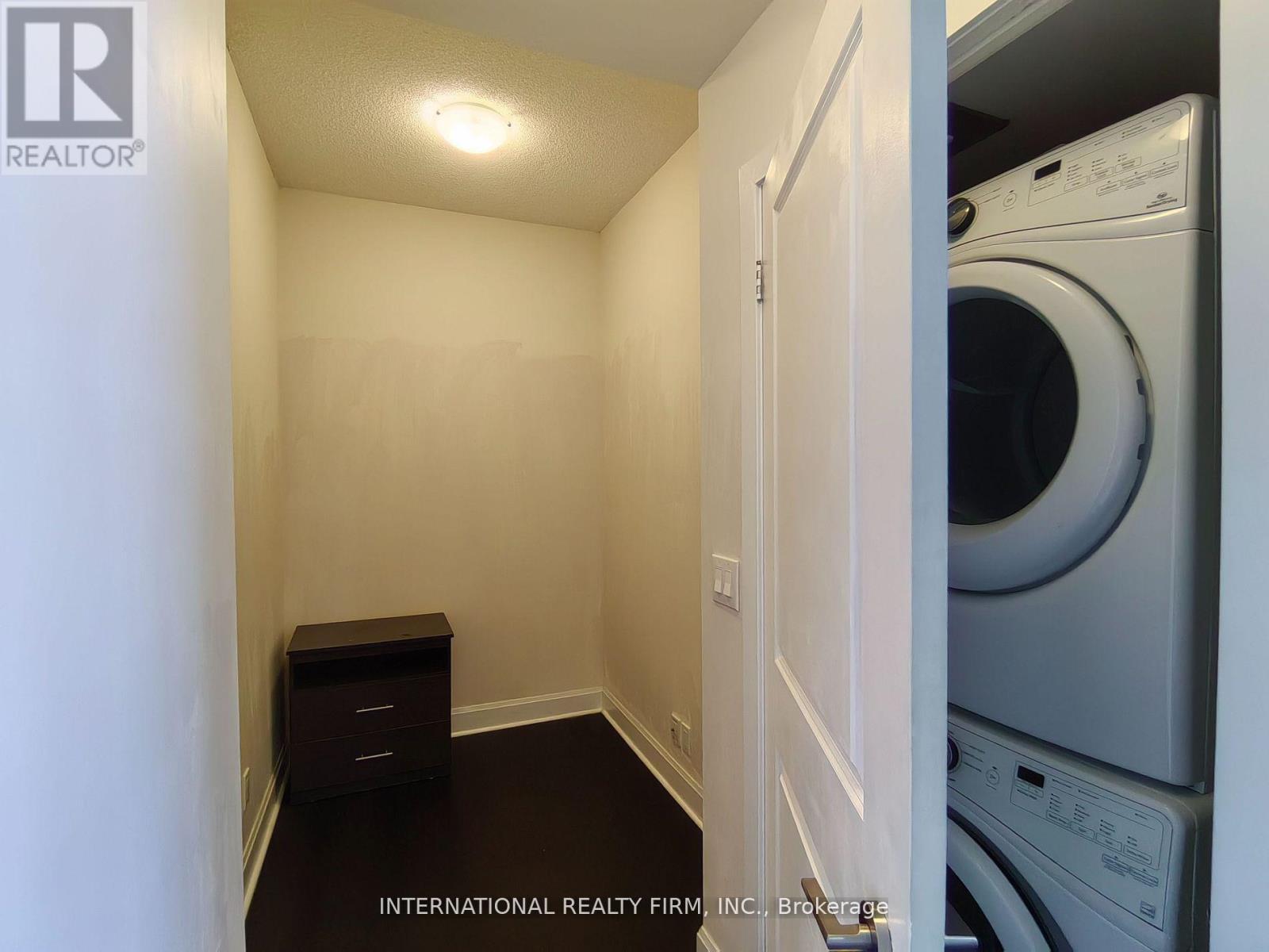 1608 - 33 Shore Breeze Drive, Toronto, ON - Indoor Photo Showing Laundry Room
